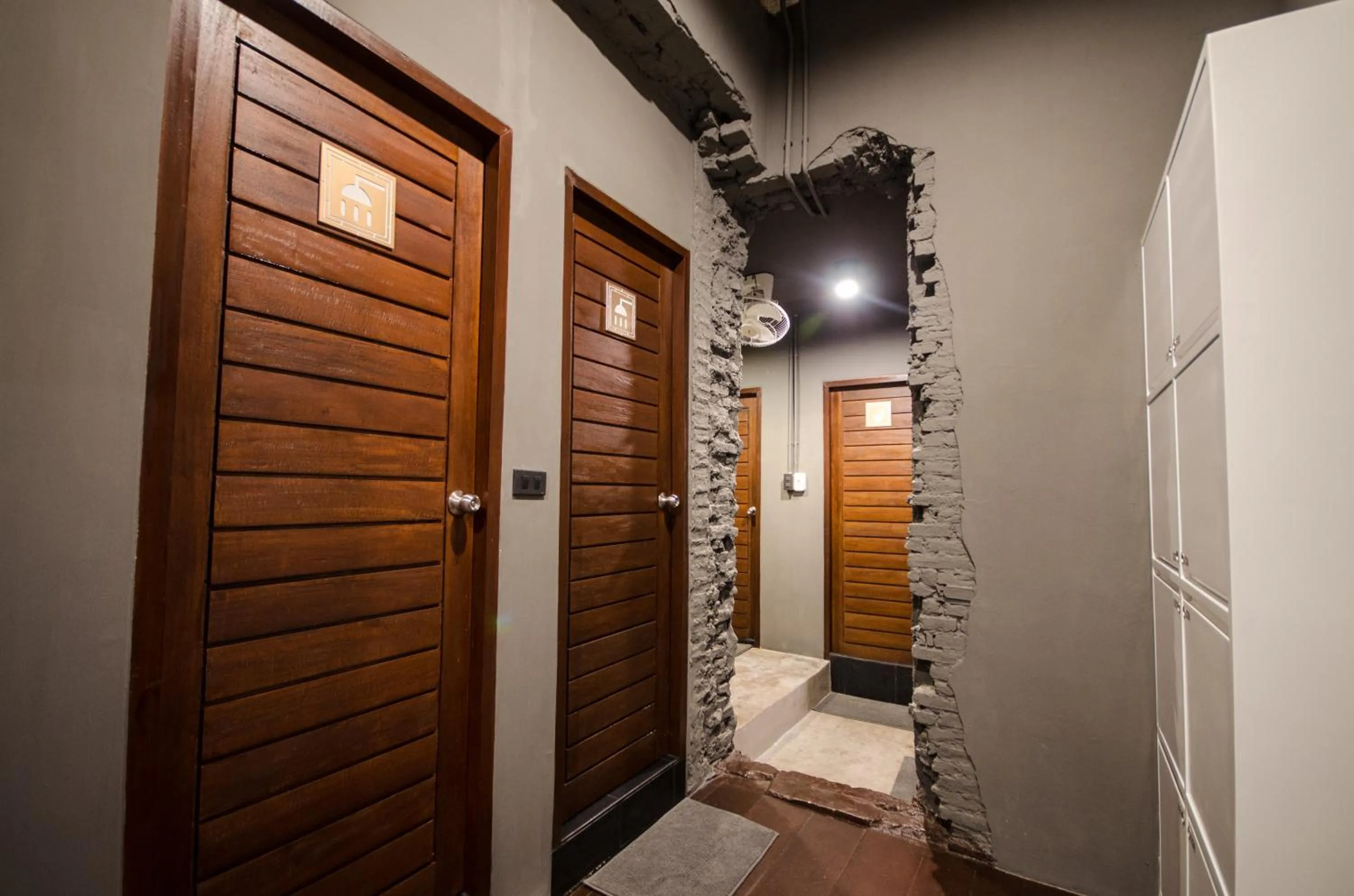 Shower in Tian Tian Hostel