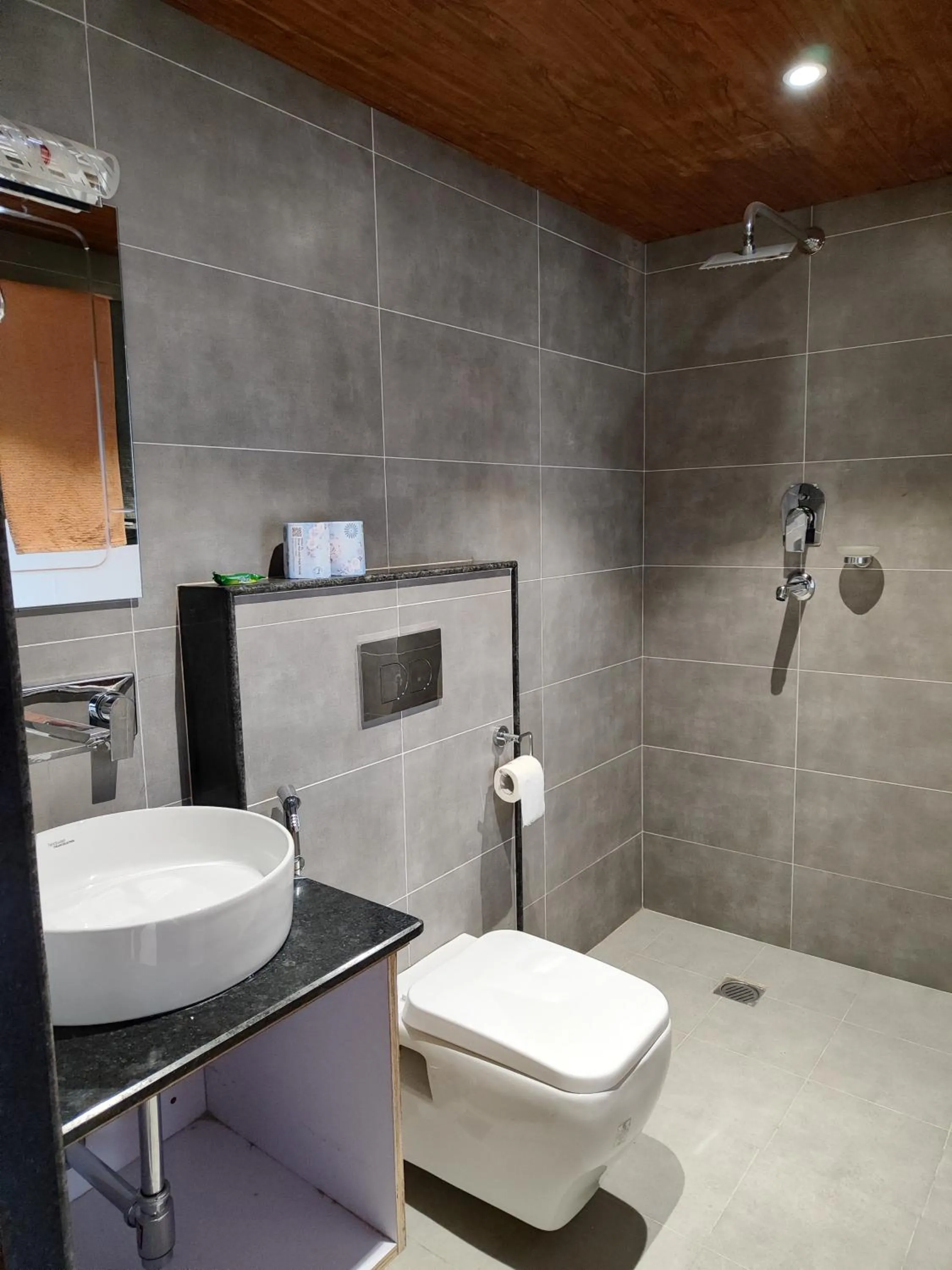 Shower in Everest Manla Resort