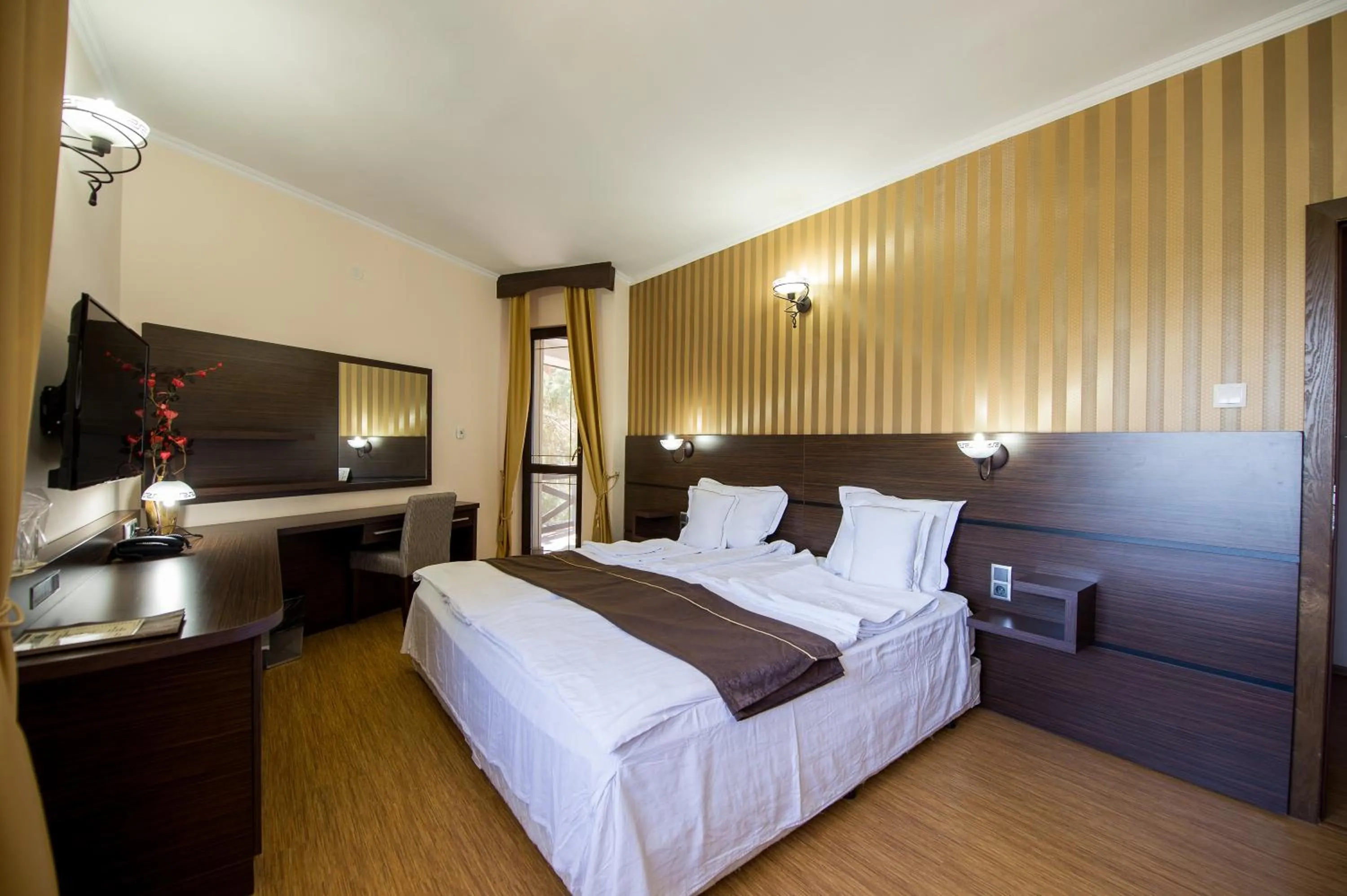 Bathroom, Bed in Family Hotel Hebar