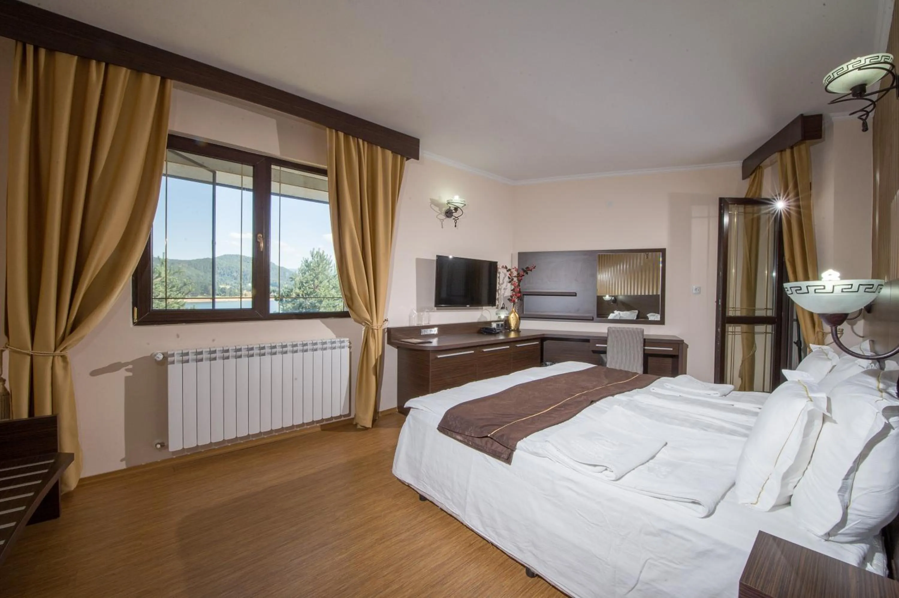 Bathroom, Bed in Family Hotel Hebar