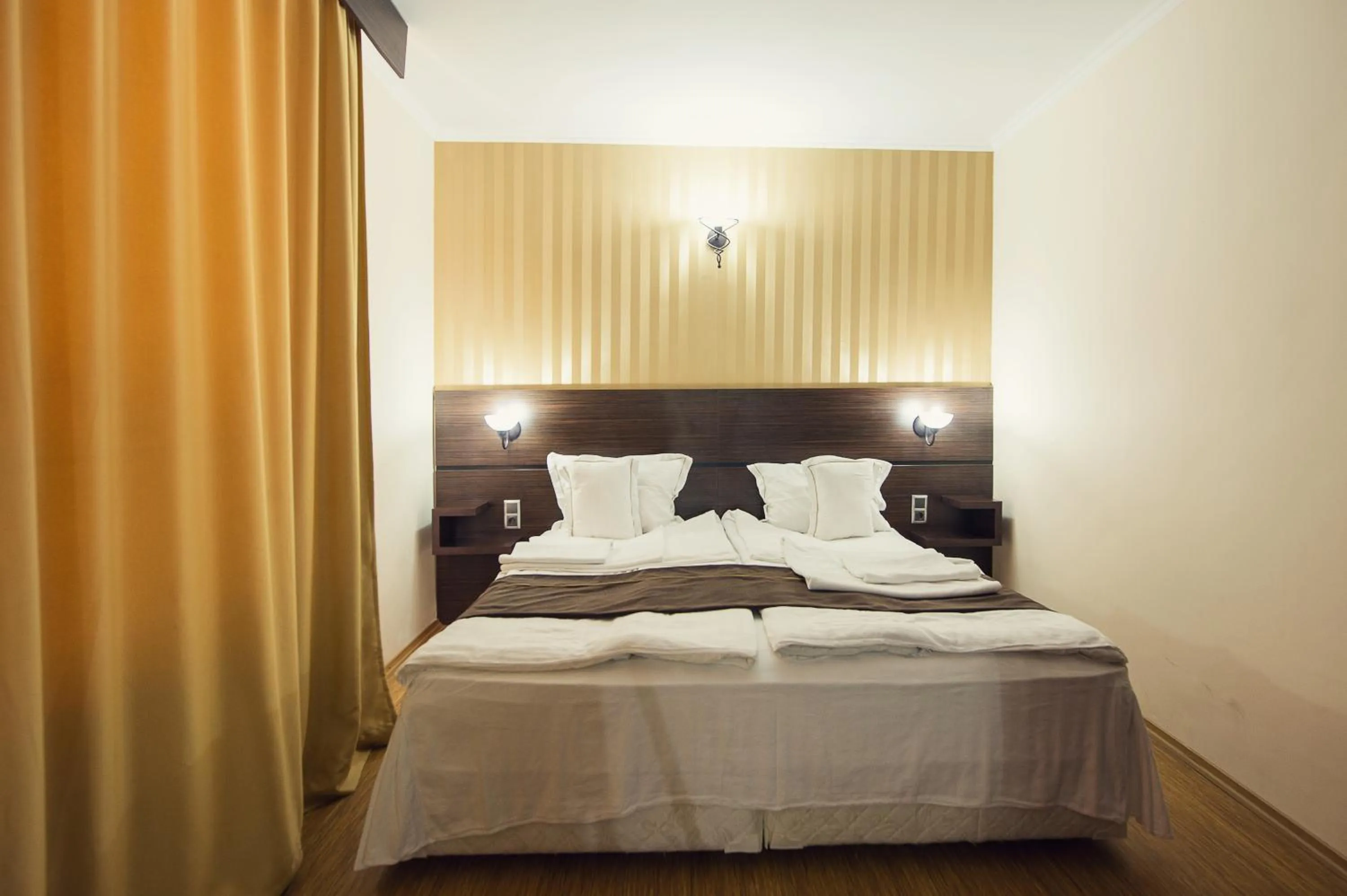 Bathroom, Bed in Family Hotel Hebar