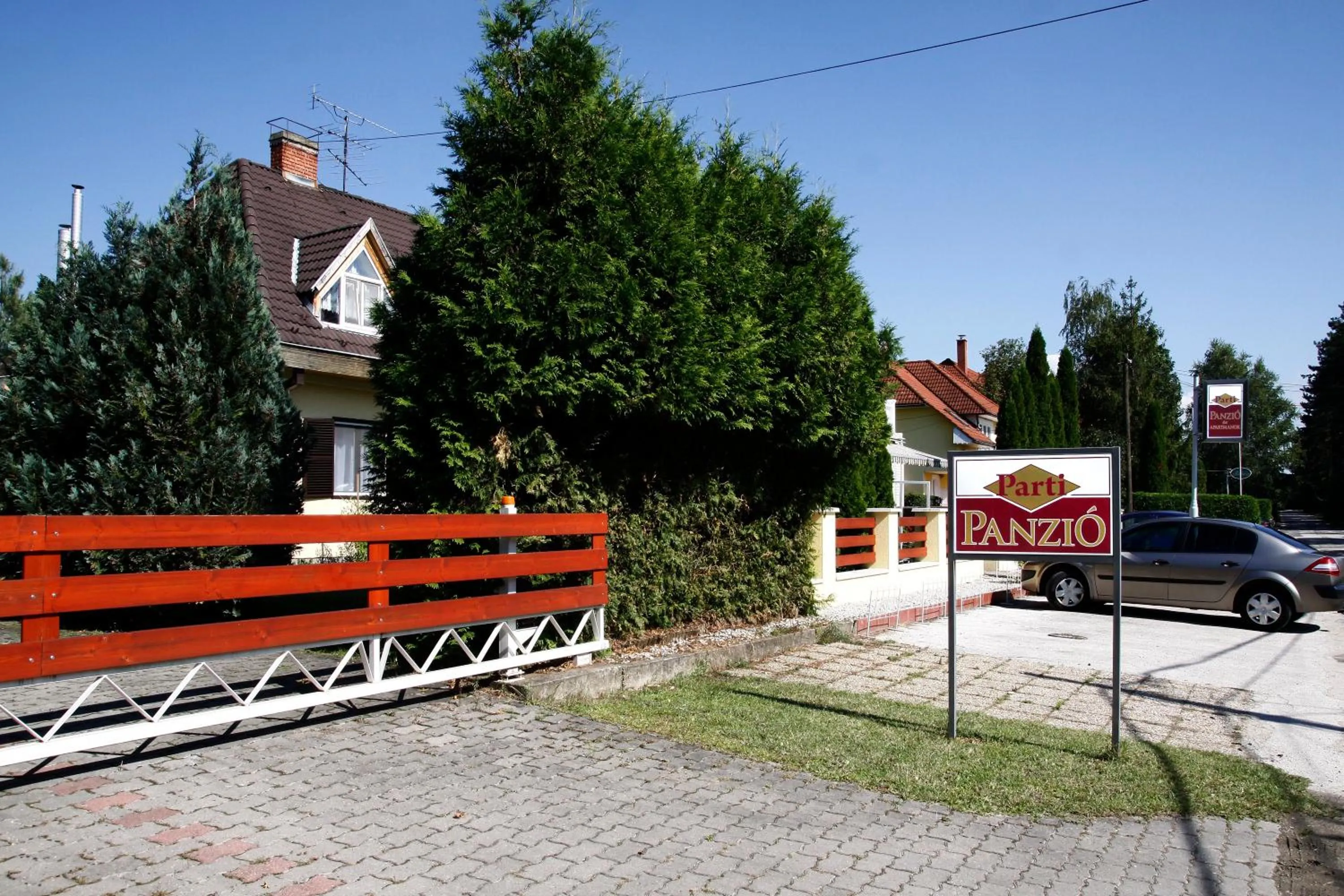 Facade/entrance in Parti Panzió