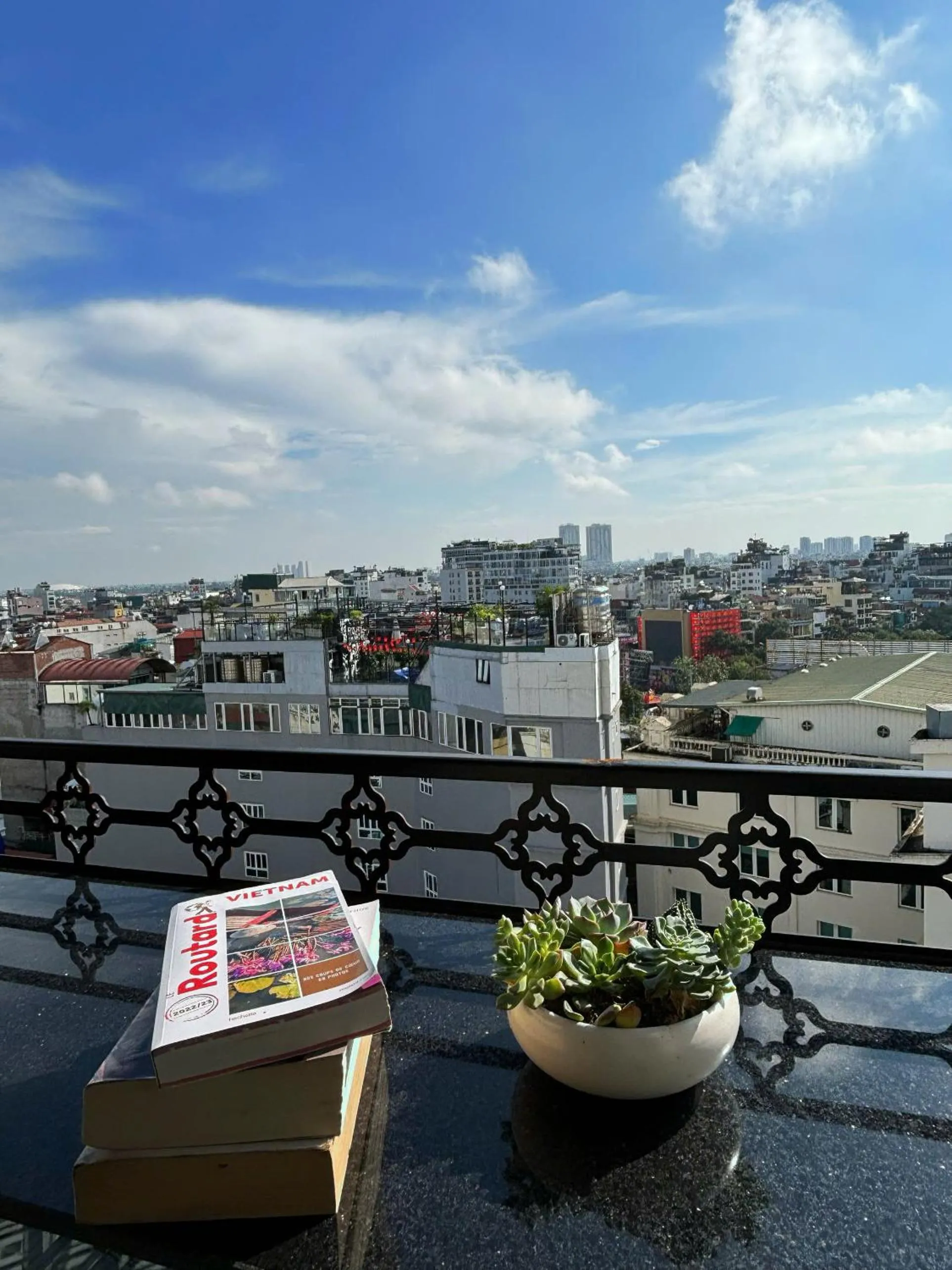 Restaurant/places to eat in Hanoi Dalvostro Valentino Hotel & Spa