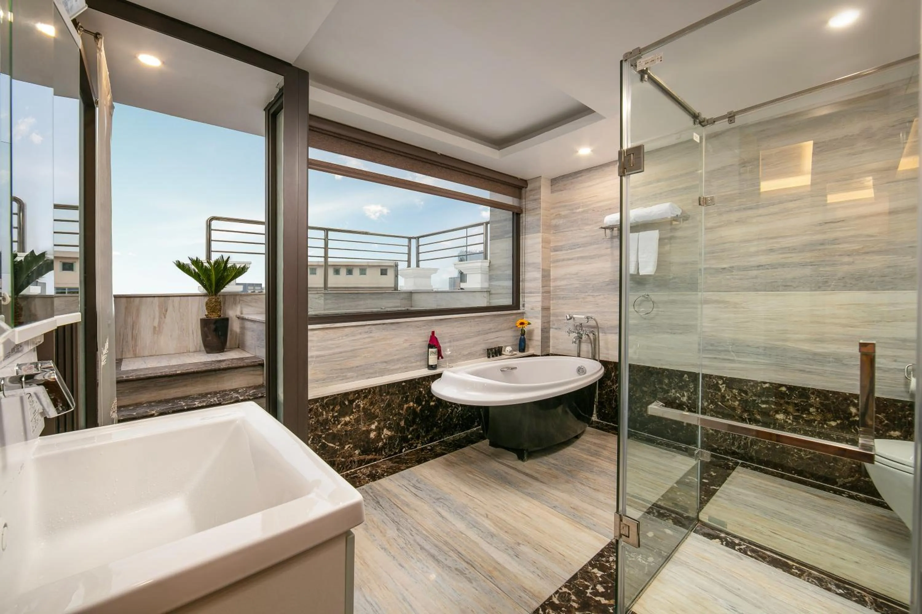 Bathroom in Hanoi Dalvostro Valentino Hotel & Spa