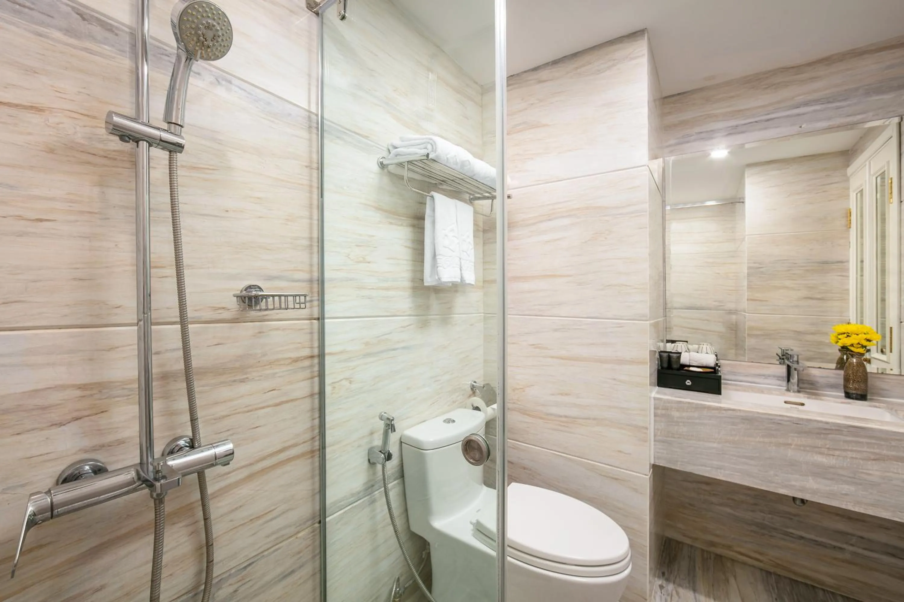 Bathroom in Hanoi Dalvostro Valentino Hotel & Spa