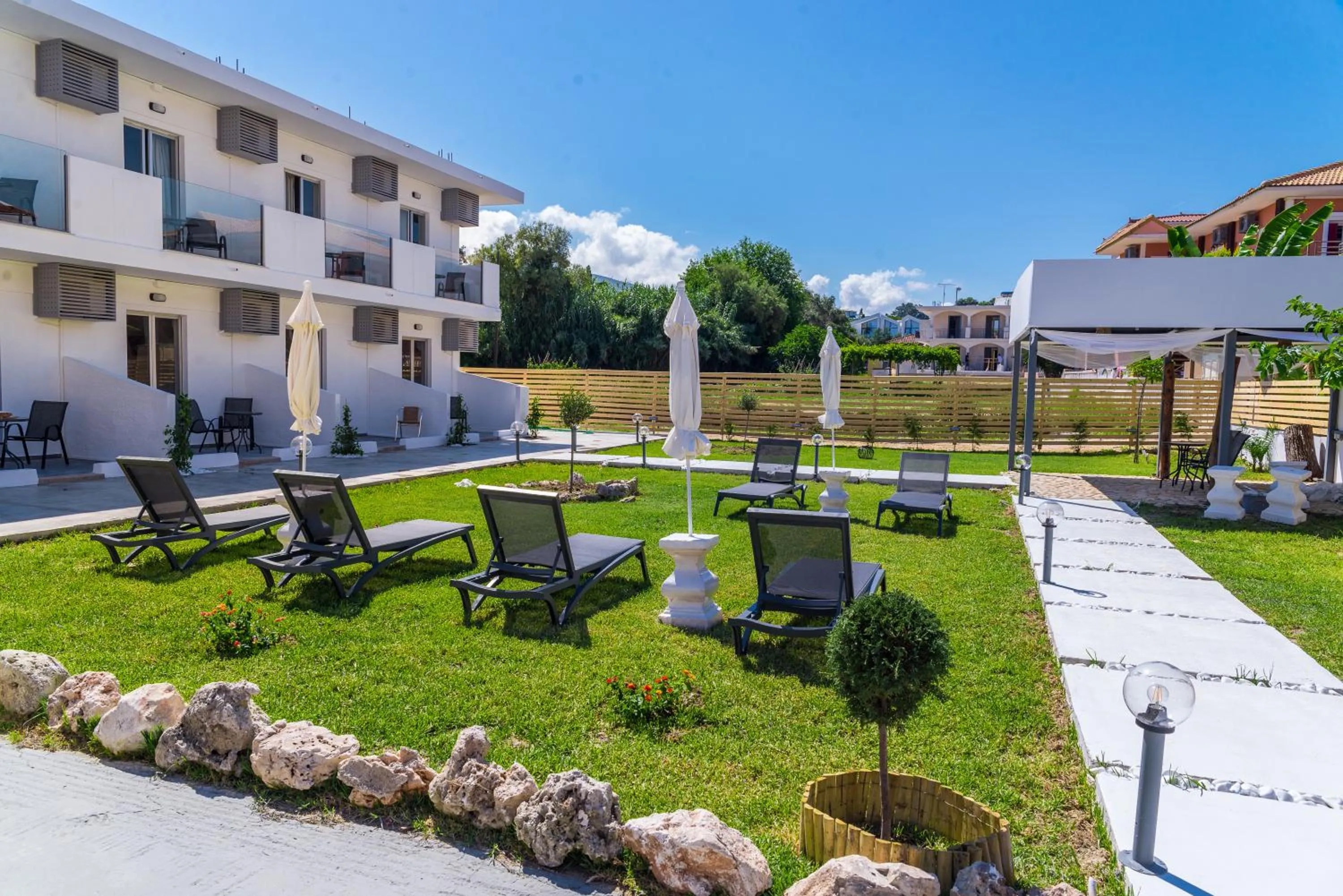 Garden in Rooms 48 by Zante Plaza