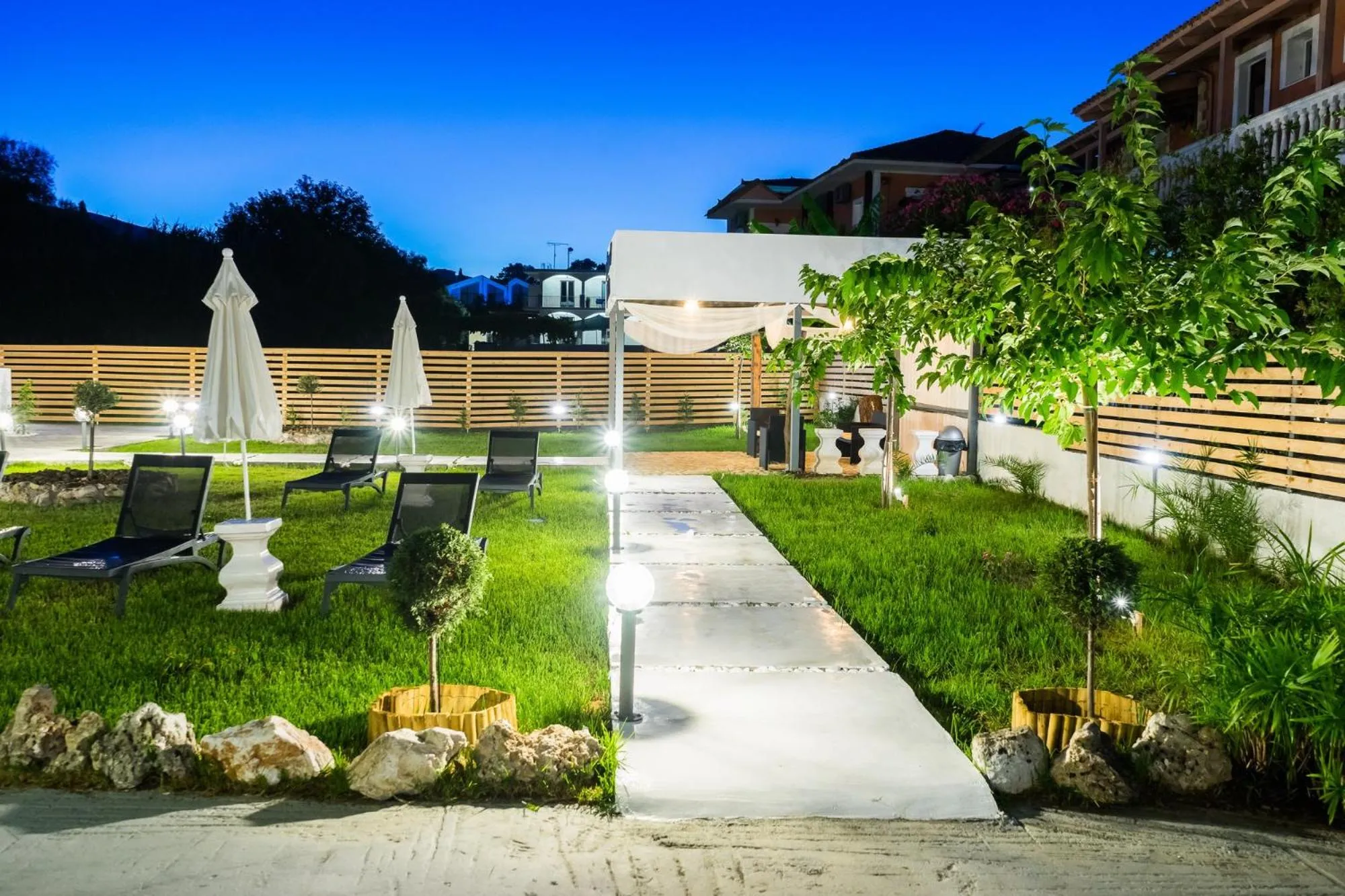 Facade/entrance in Rooms 48 by Zante Plaza