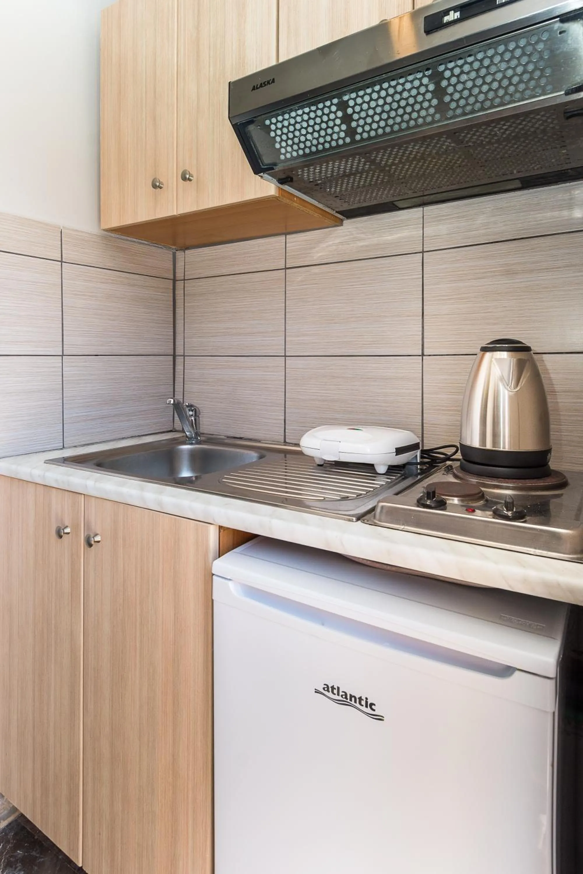 Kitchen or kitchenette in Rooms 48 by Zante Plaza