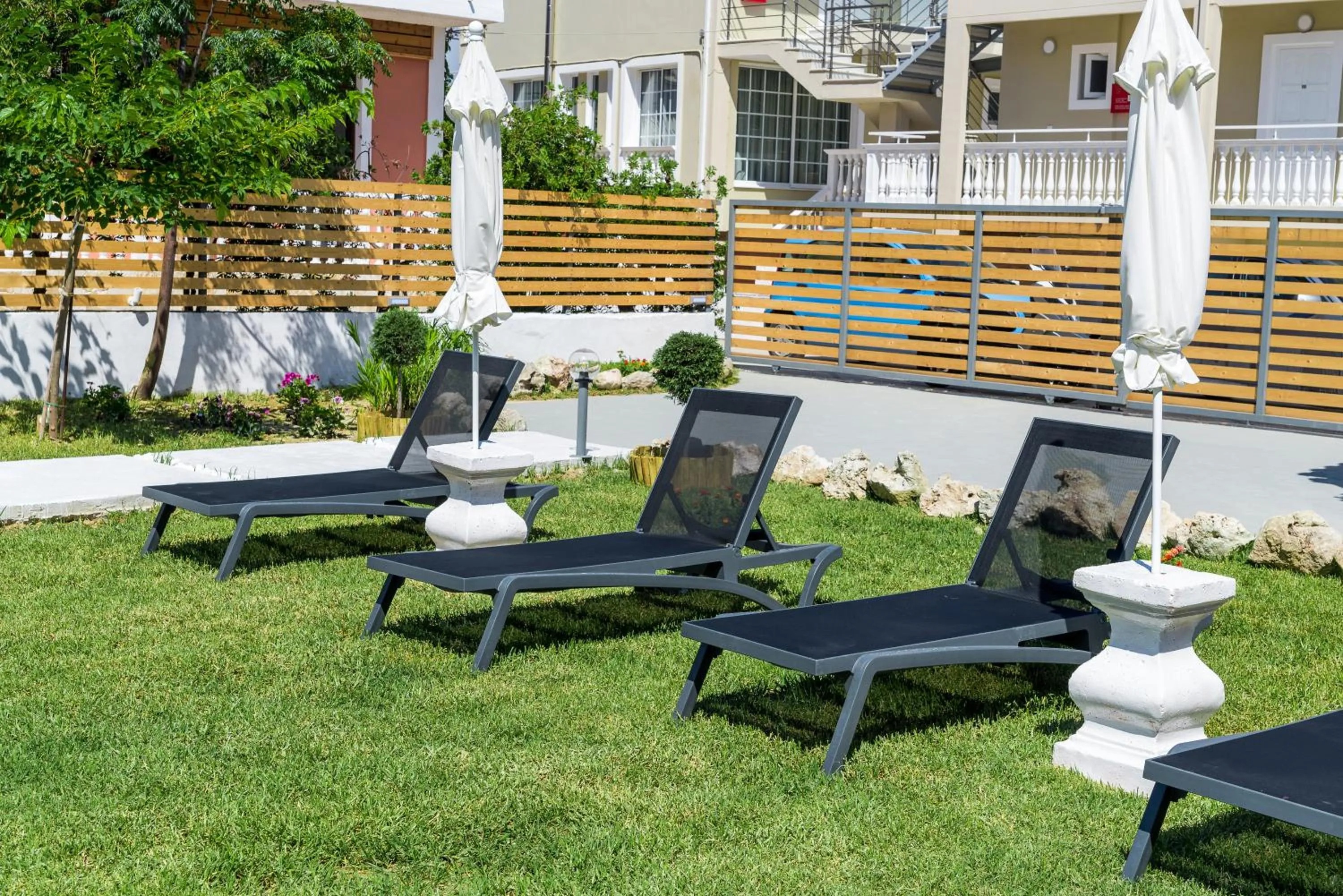 Garden in Rooms 48 by Zante Plaza