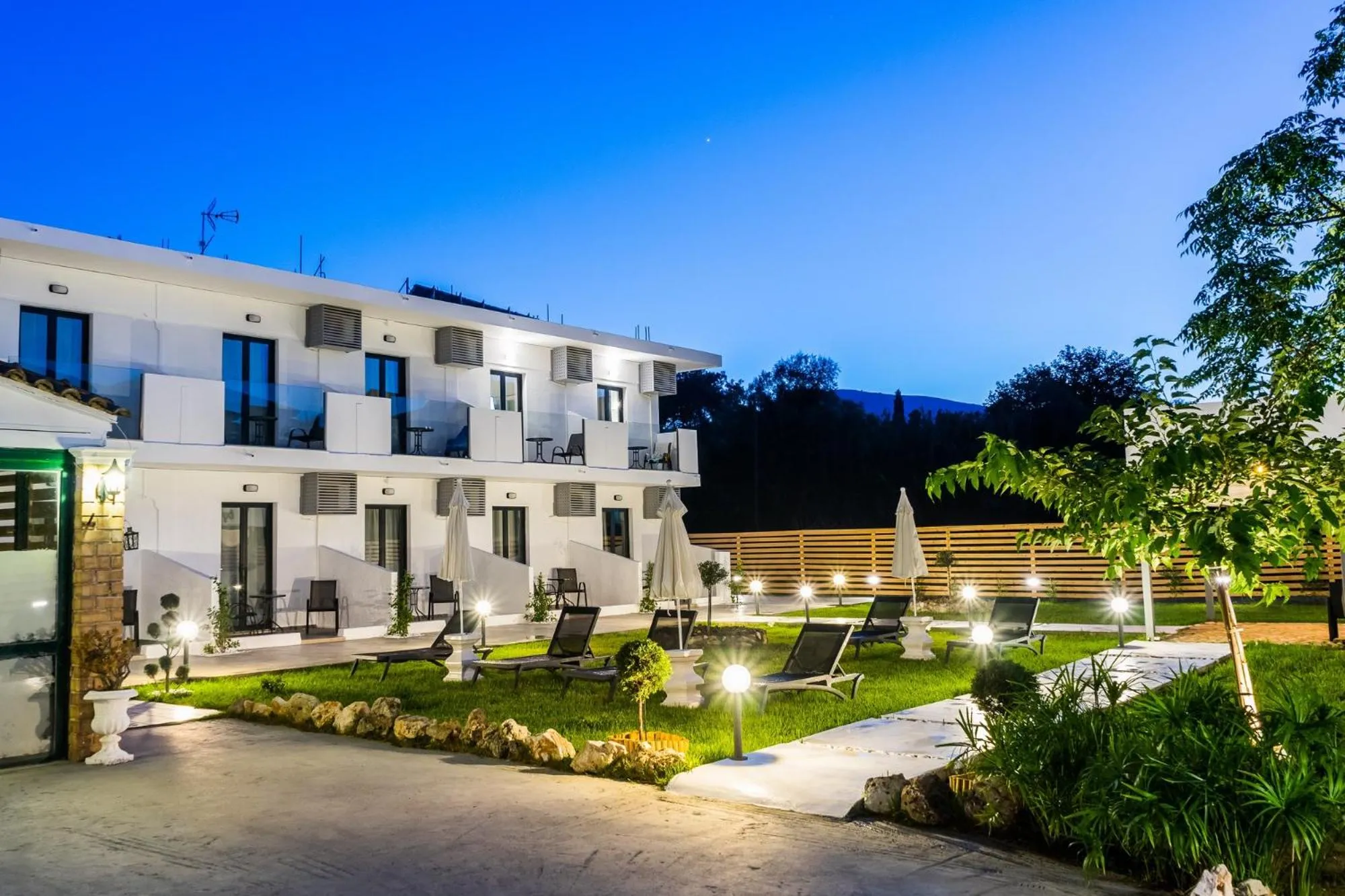 Facade/entrance in Rooms 48 by Zante Plaza