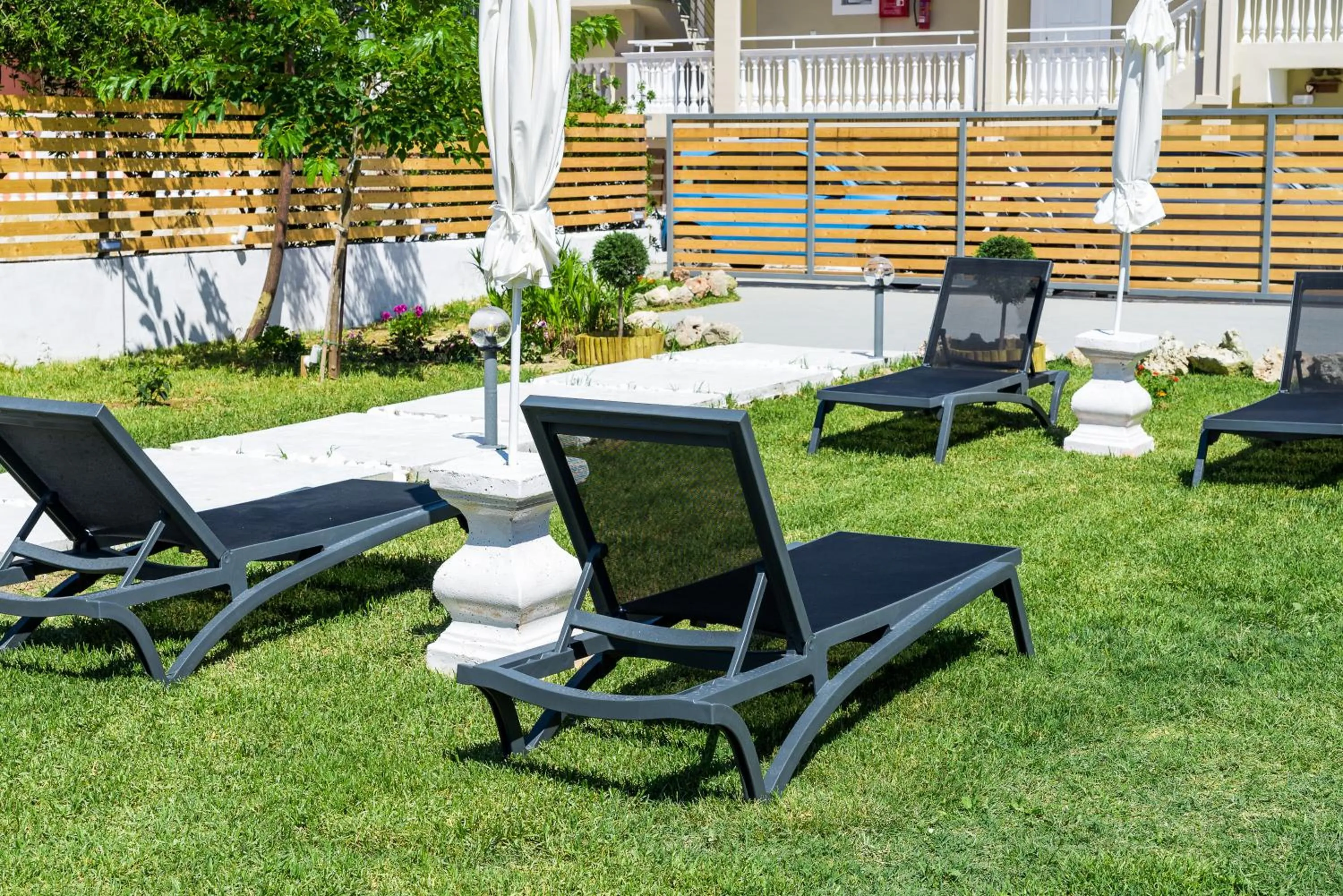 Garden in Rooms 48 by Zante Plaza