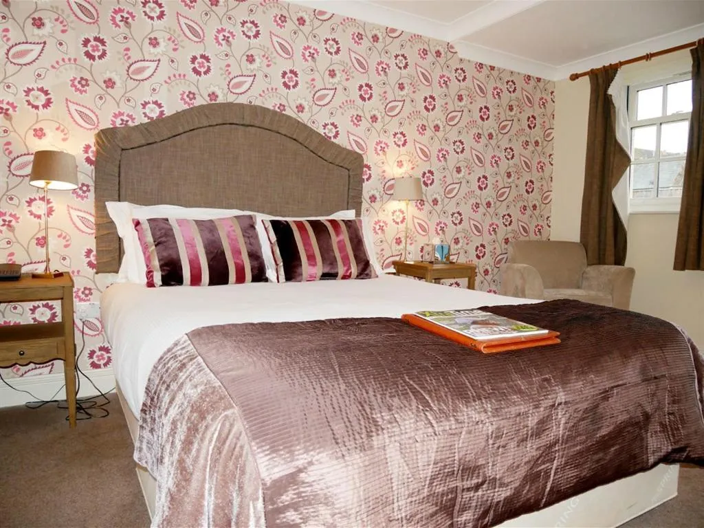 Bedroom, Bed in The Angel in Wootton Bassett