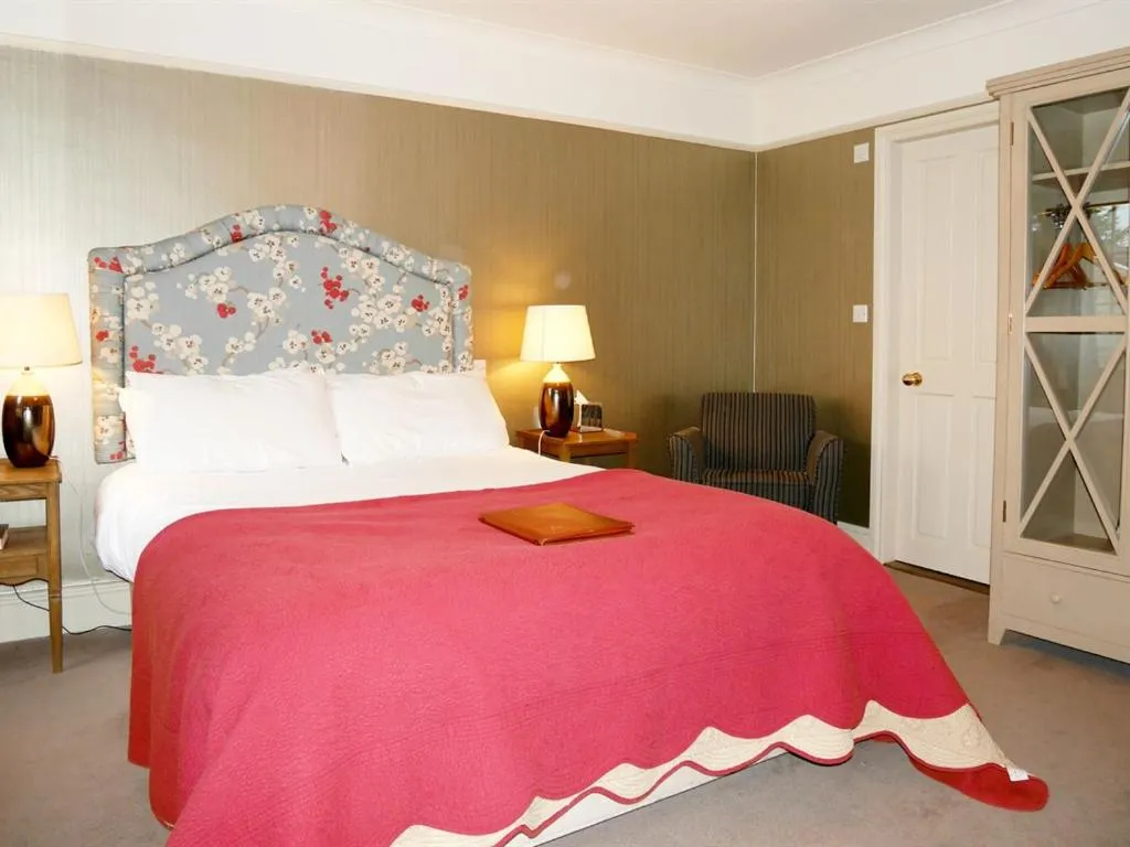 Bedroom, Bed in The Angel in Wootton Bassett