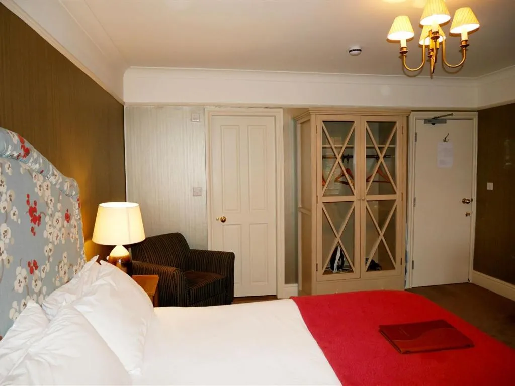 Bedroom, Bed in The Angel in Wootton Bassett