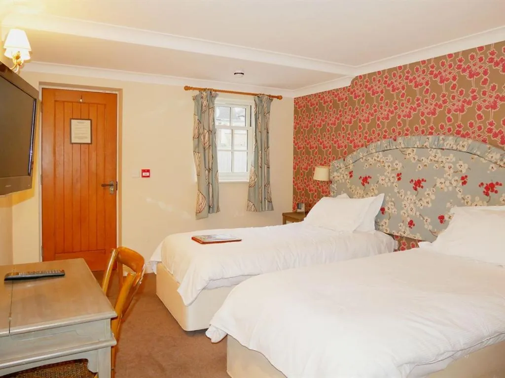 Bedroom, Bed in The Angel in Wootton Bassett