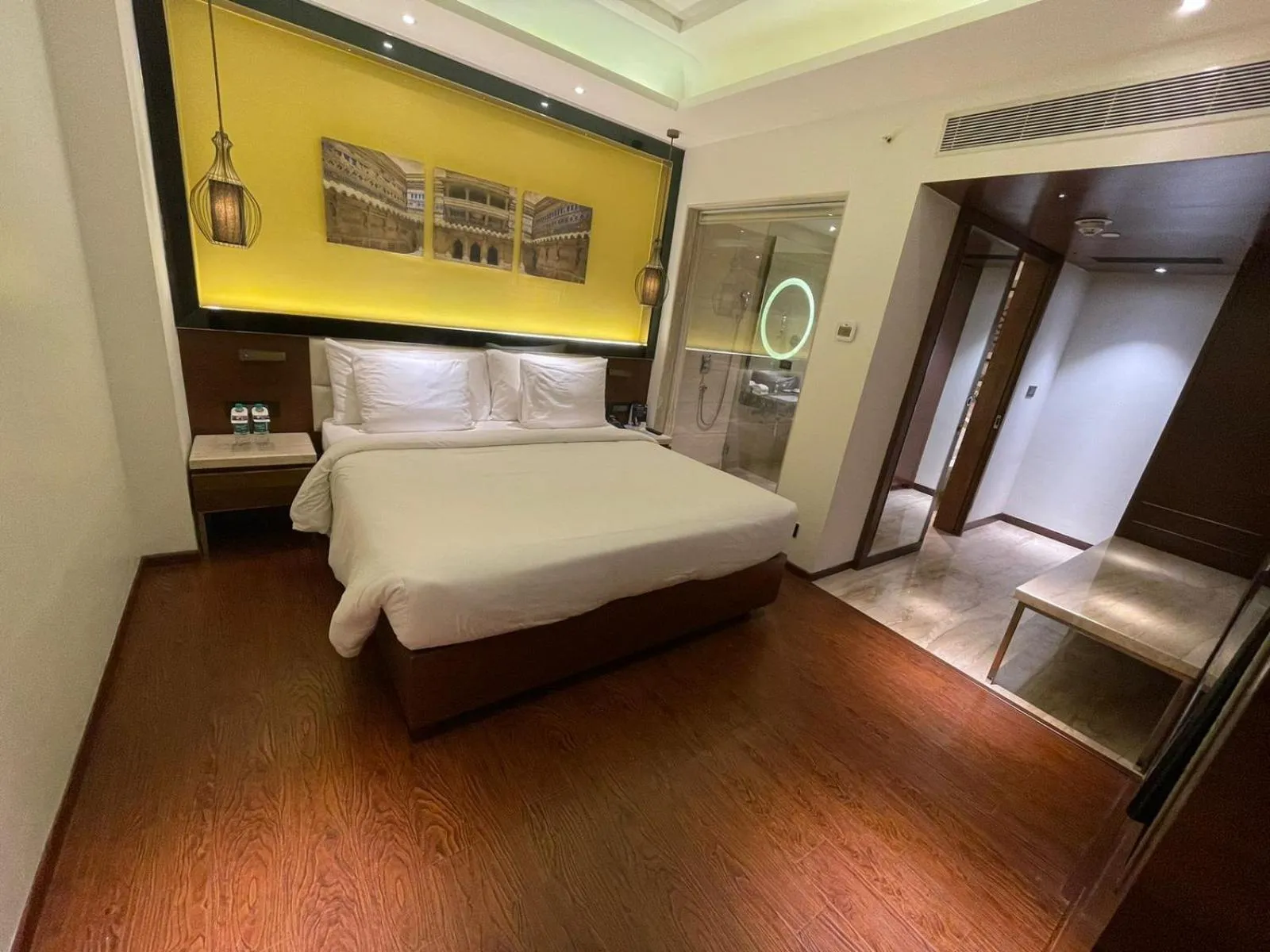 Bedroom, Bed in Radisson Gwalior
