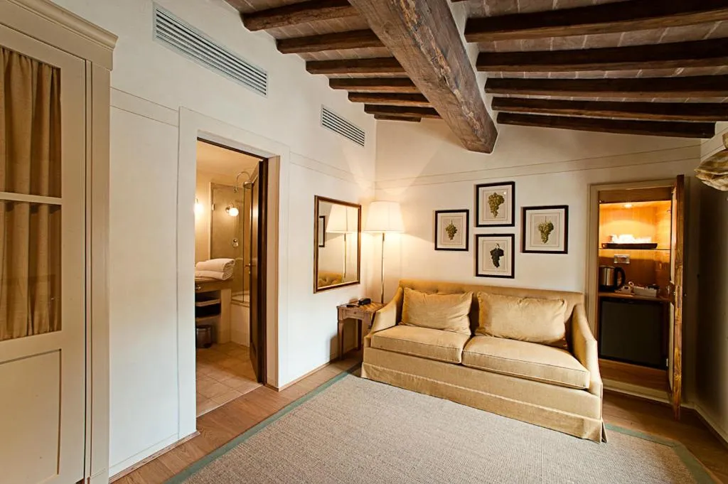 Seating area, Bed in La Locanda Di Cetona