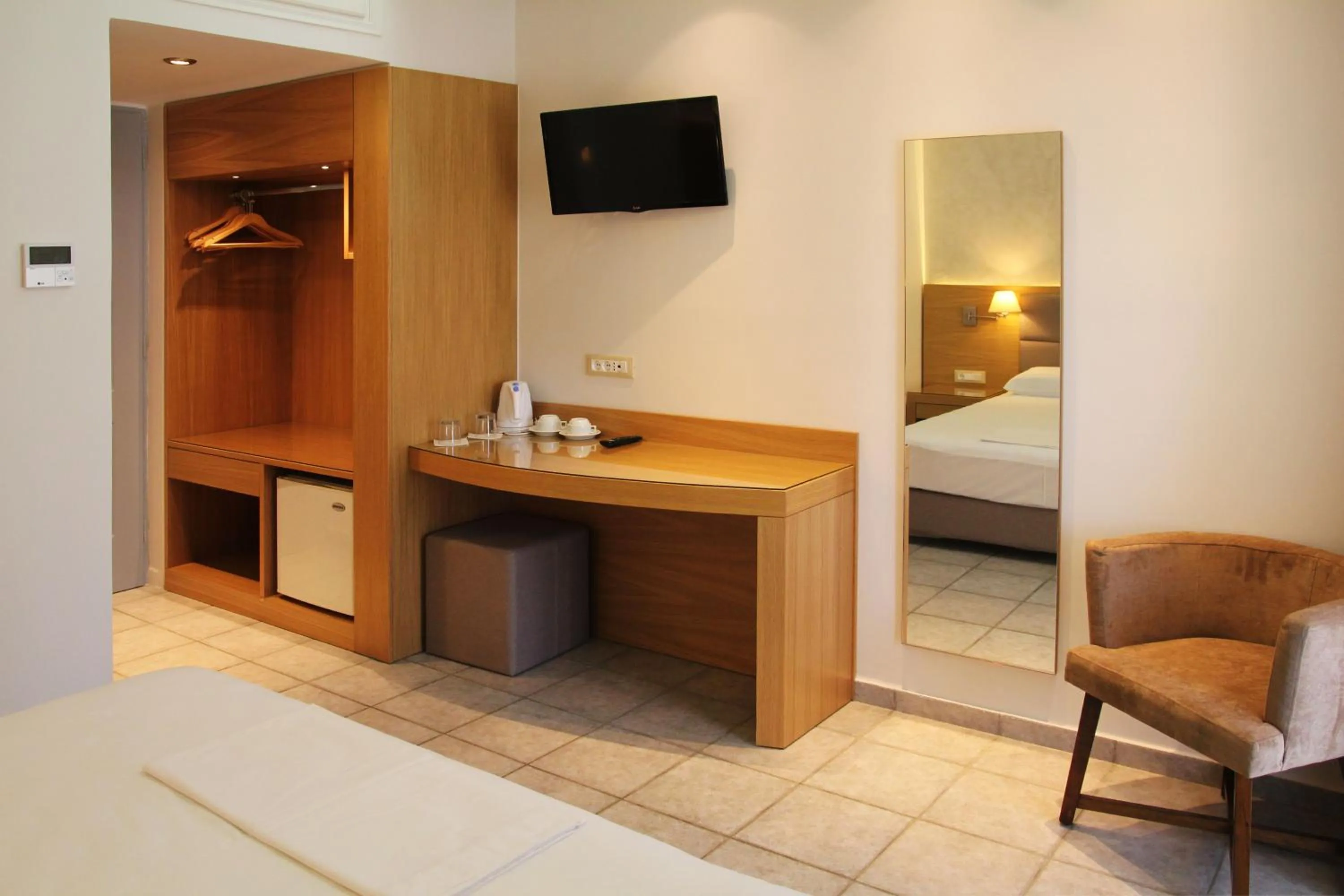 TV and multimedia, Bed in Achilles Hotel