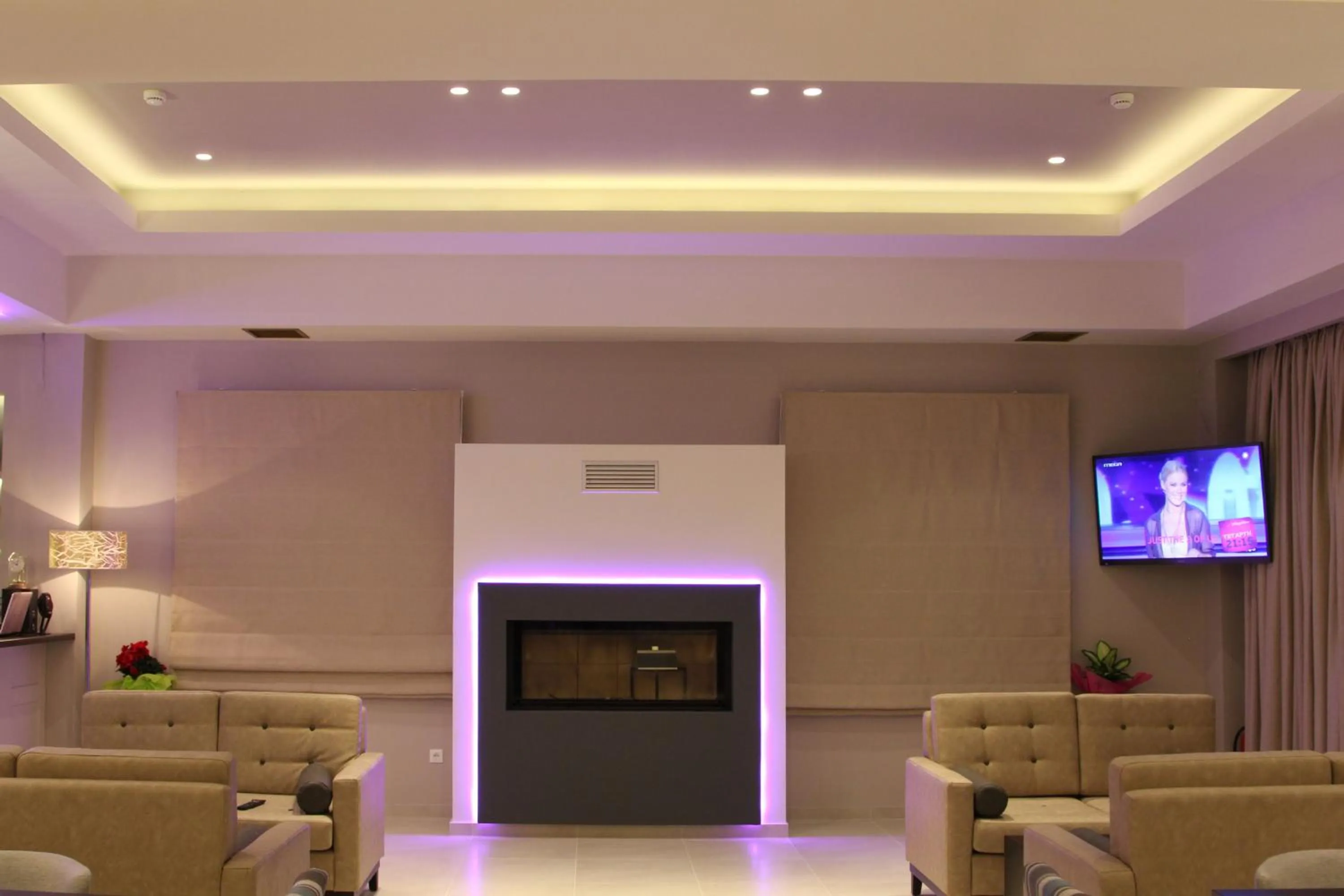 Communal lounge/ TV room in Achilles Hotel