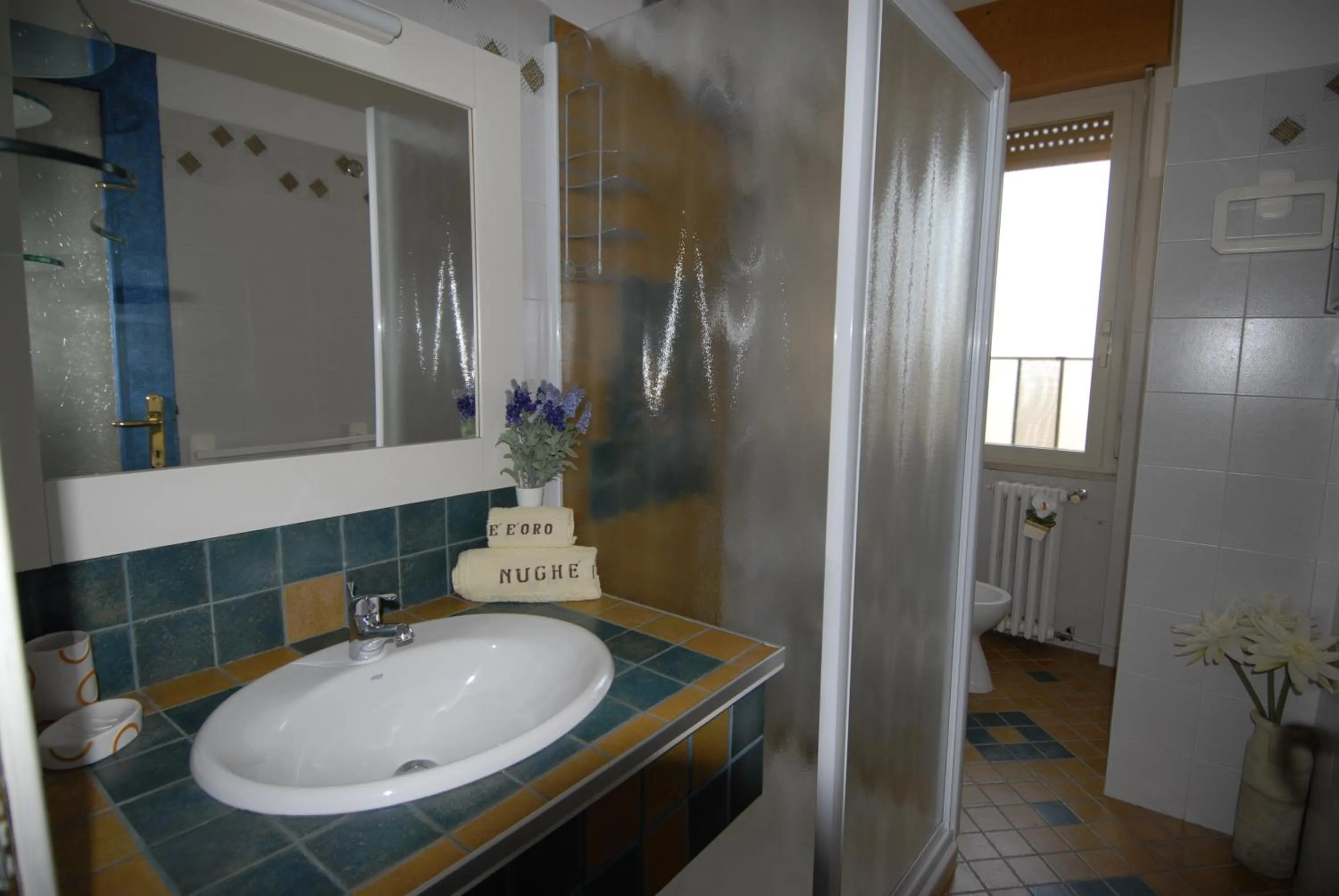 Shower in Nughe 'e' Oro Guesthouse