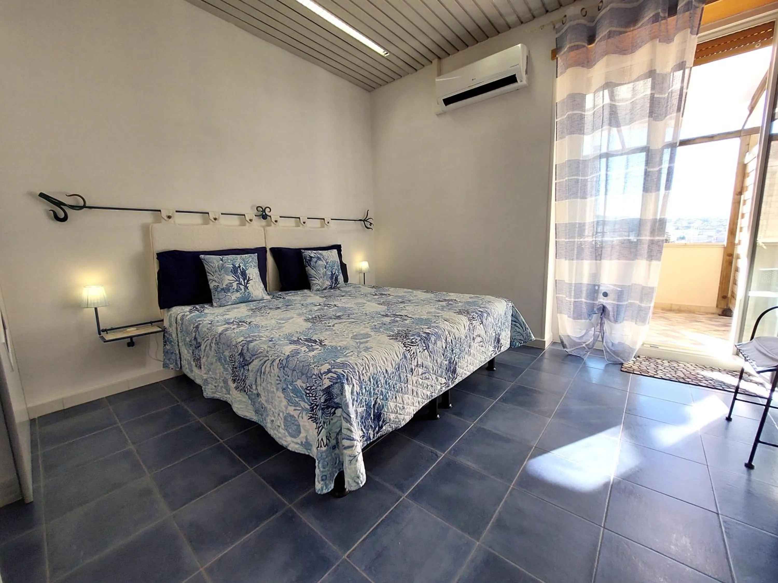 Property building, Bed in Nughe 'e' Oro Guesthouse