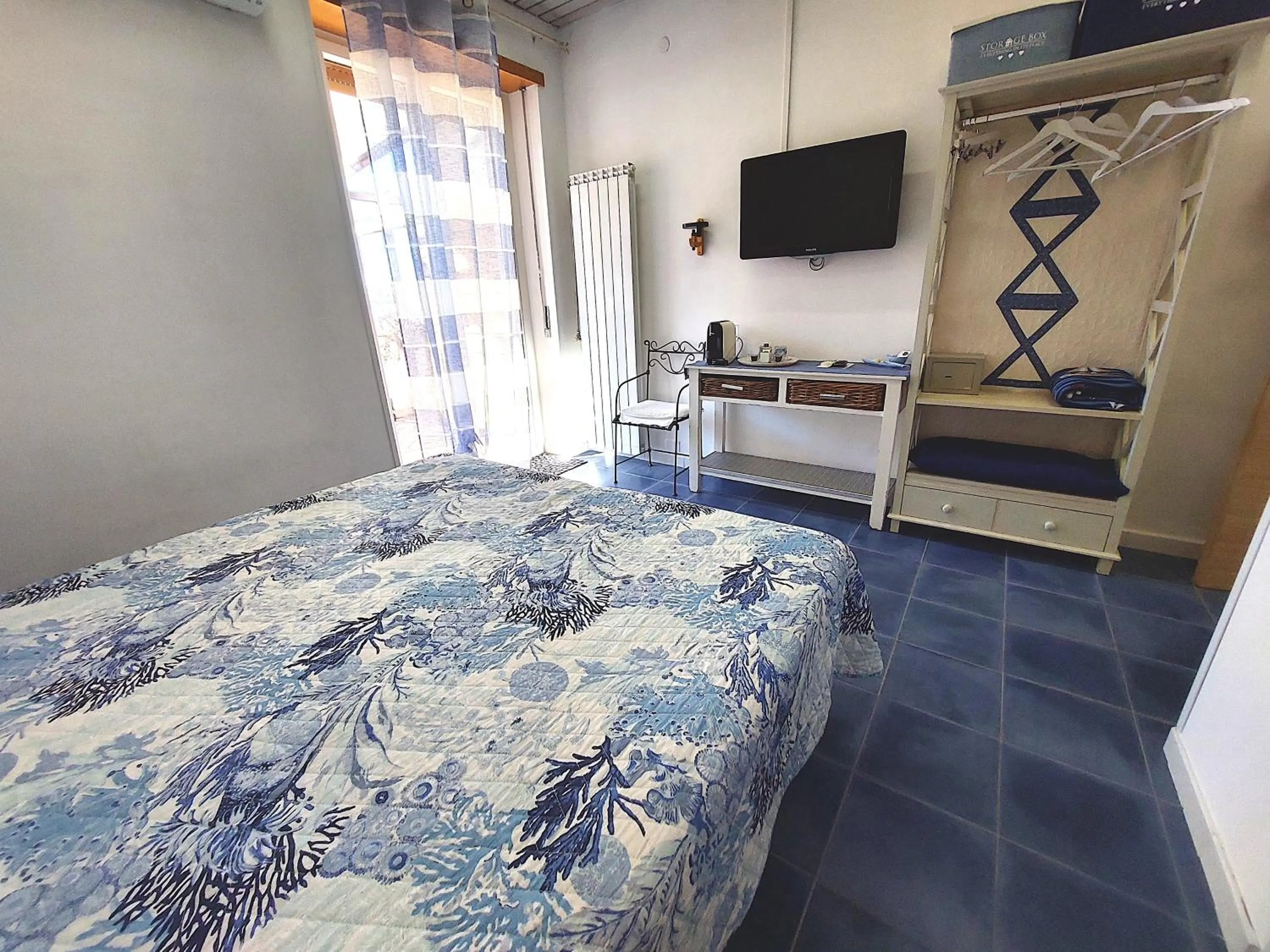 TV and multimedia, Bed in Nughe 'e' Oro Guesthouse