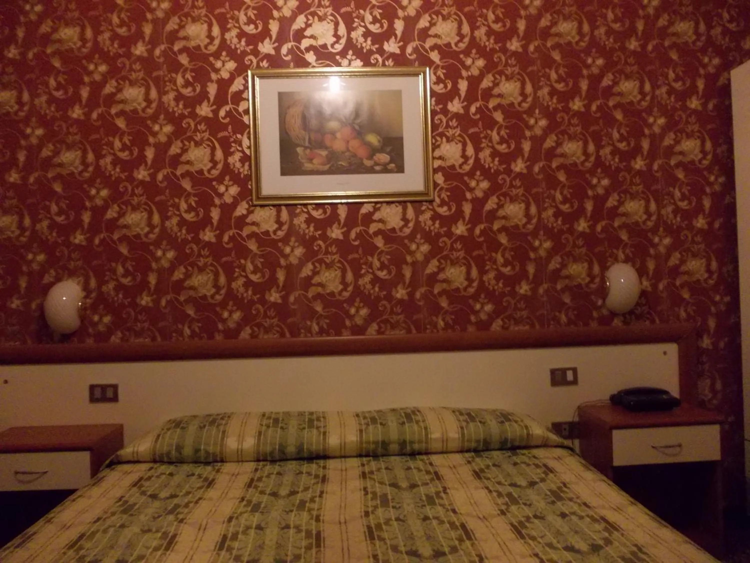 Bedroom, Bed in Albergo Boccadasse
