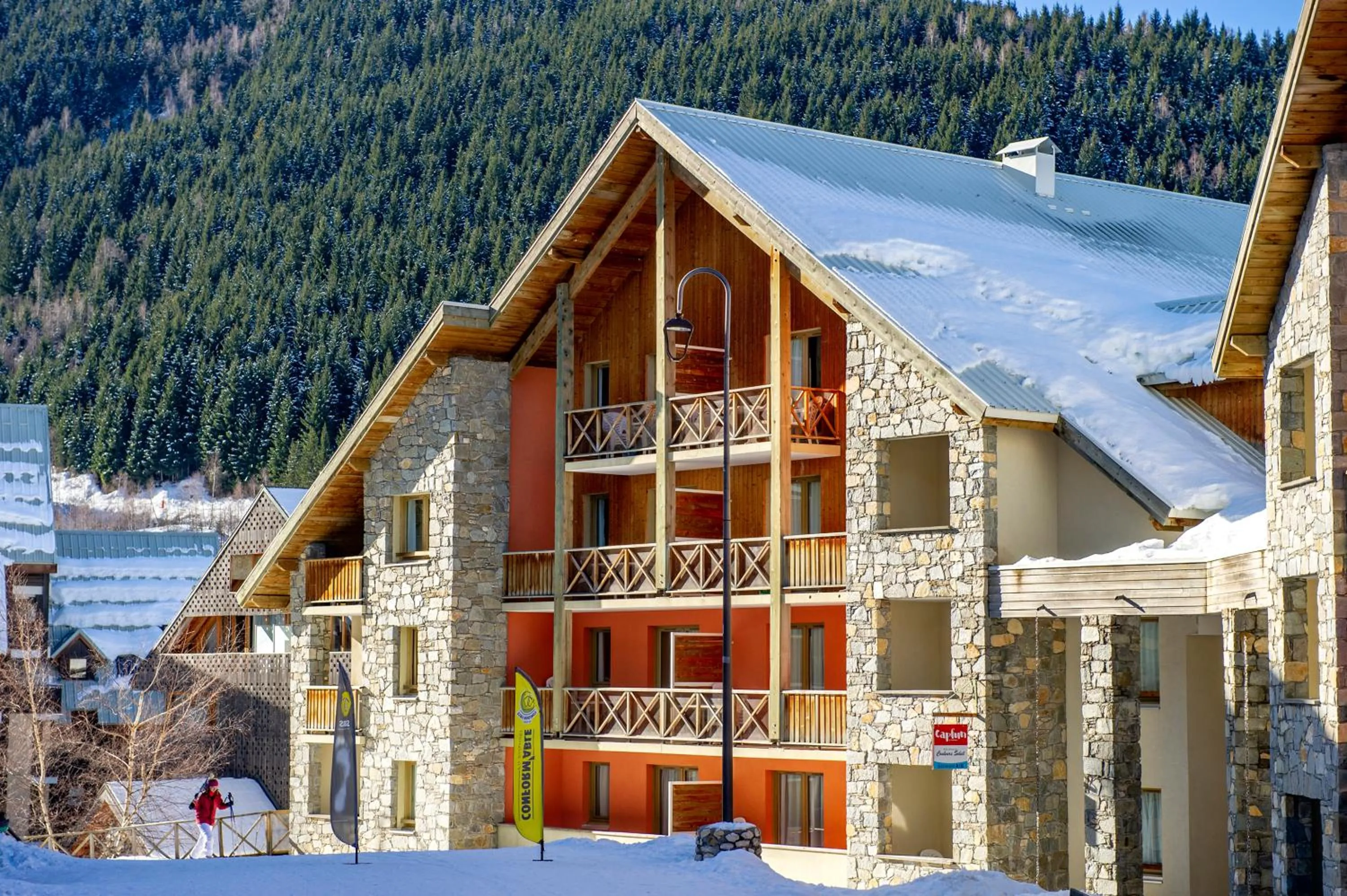 Facade/entrance in Résidence Capfun Couleurs Soleil, Oz en Oisans