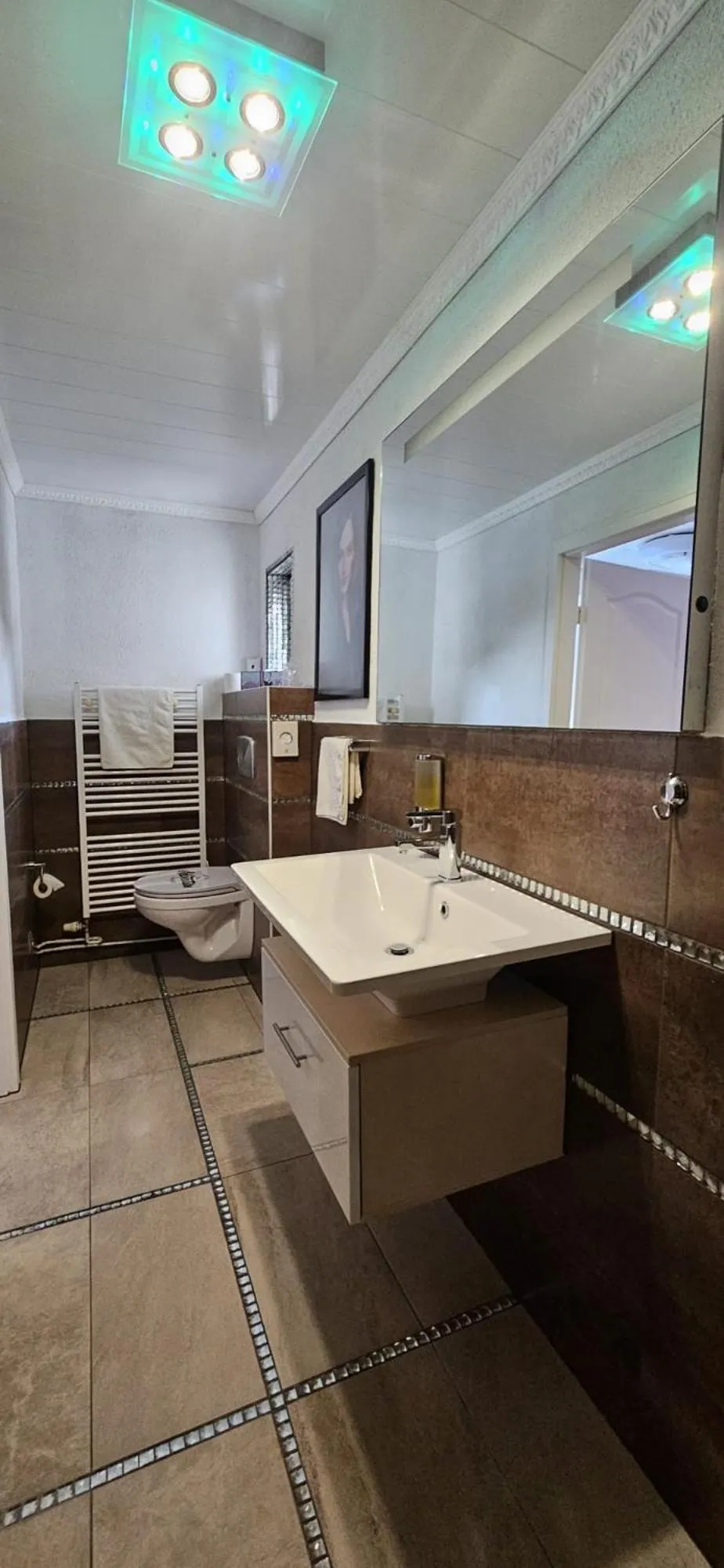 Bathroom, Bed in Hotel Karthäuser Hof