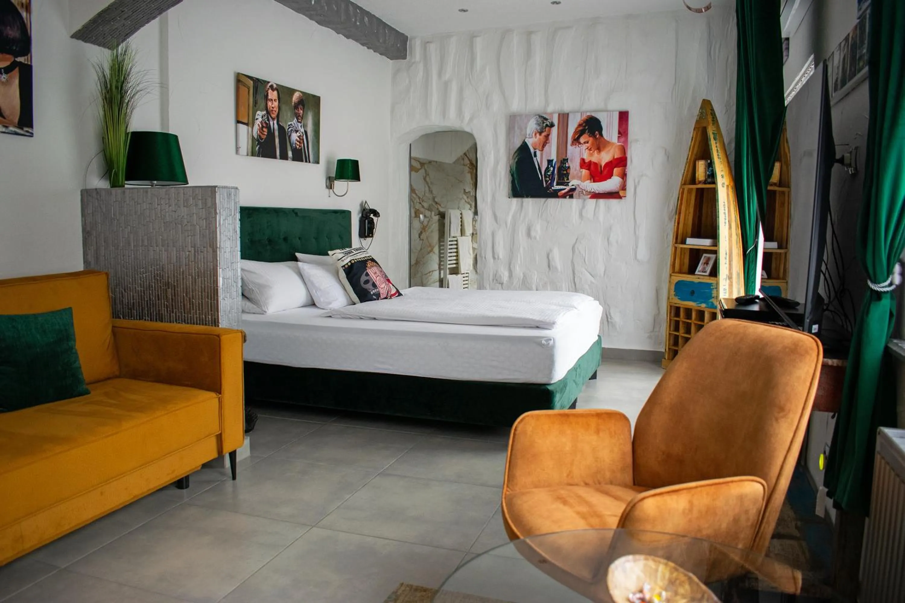 Bed in Hotel Karthäuser Hof