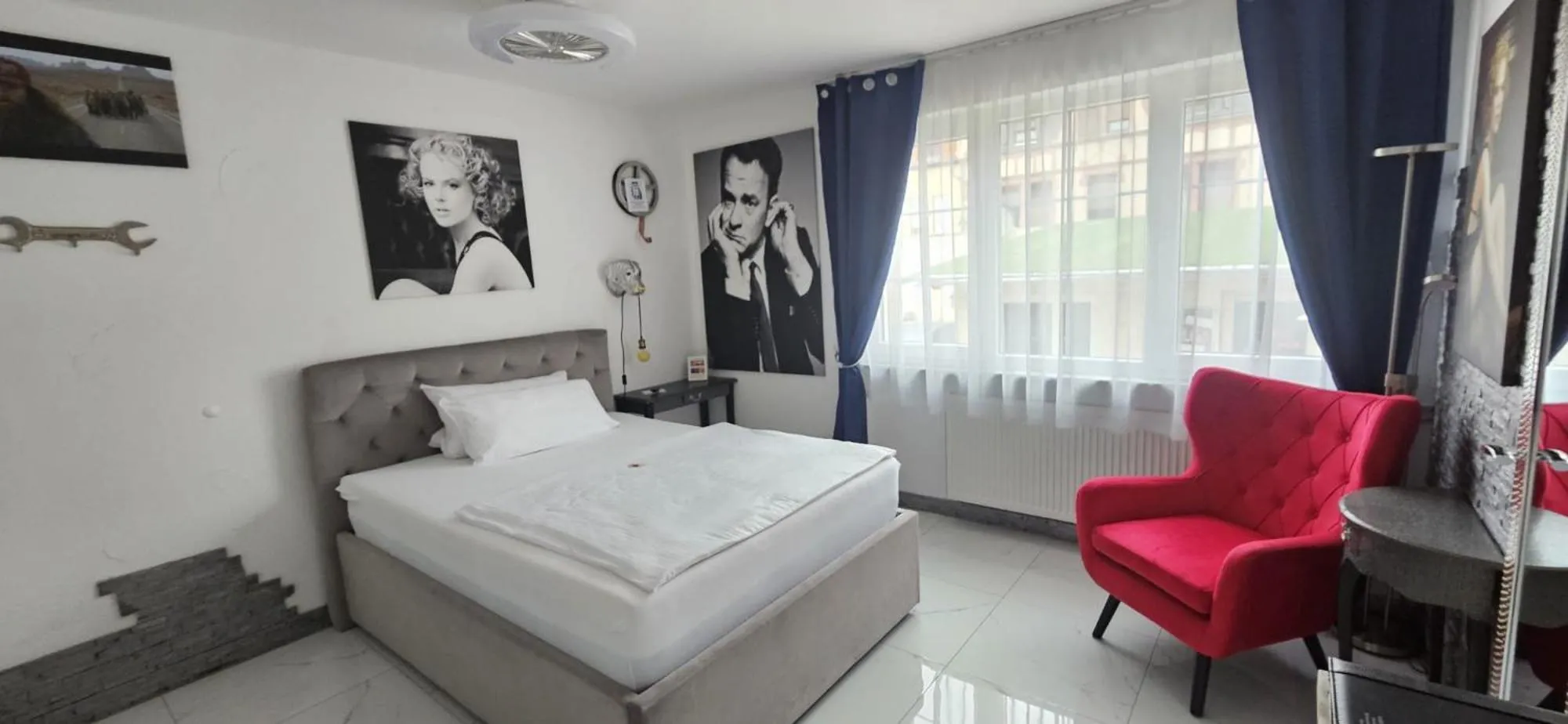 Bed in Hotel Karthäuser Hof