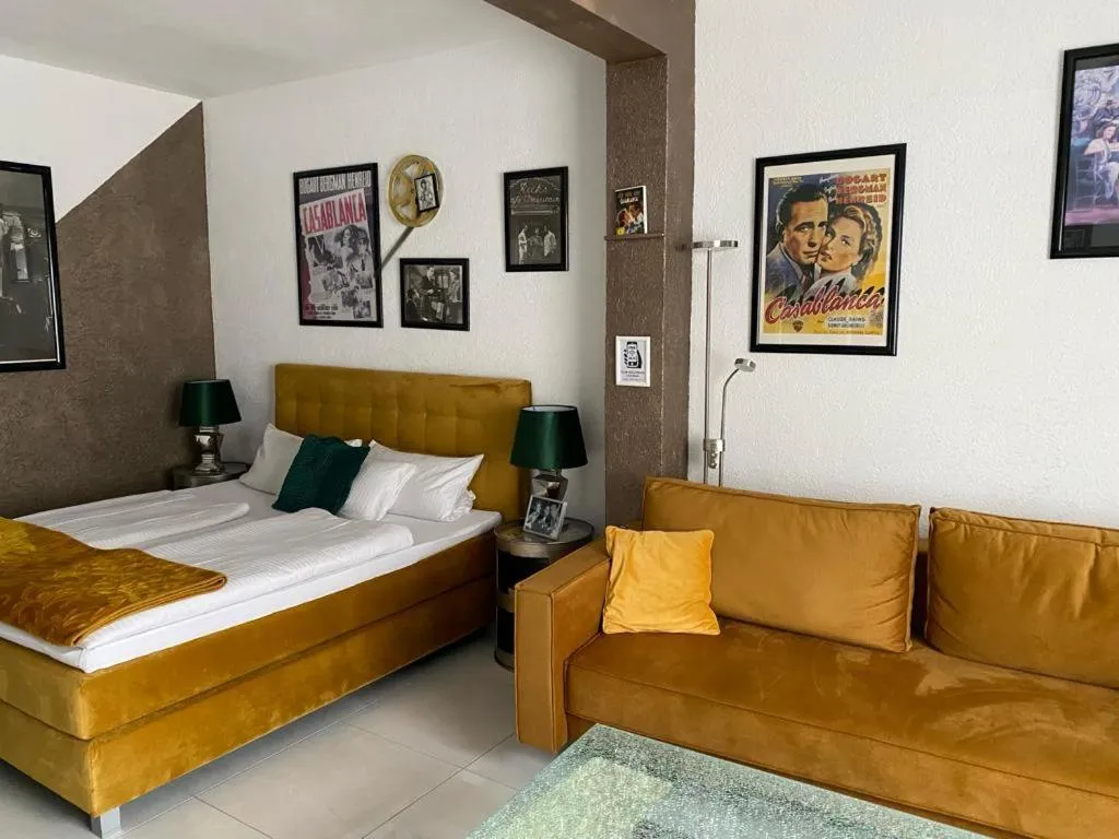 Living room, Bed in Hotel Karthäuser Hof