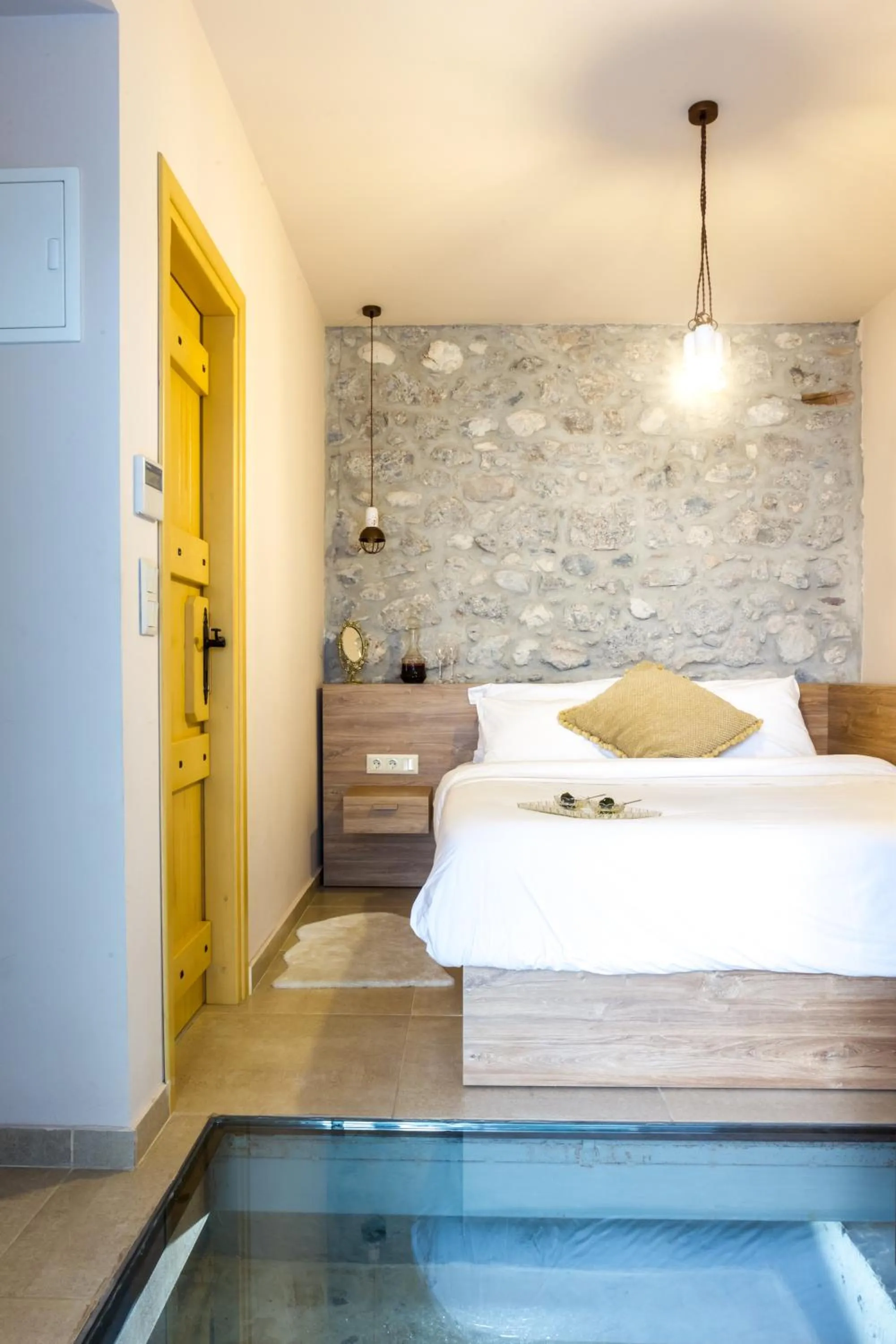 Photo of the whole room, Bed in Mythic Valley