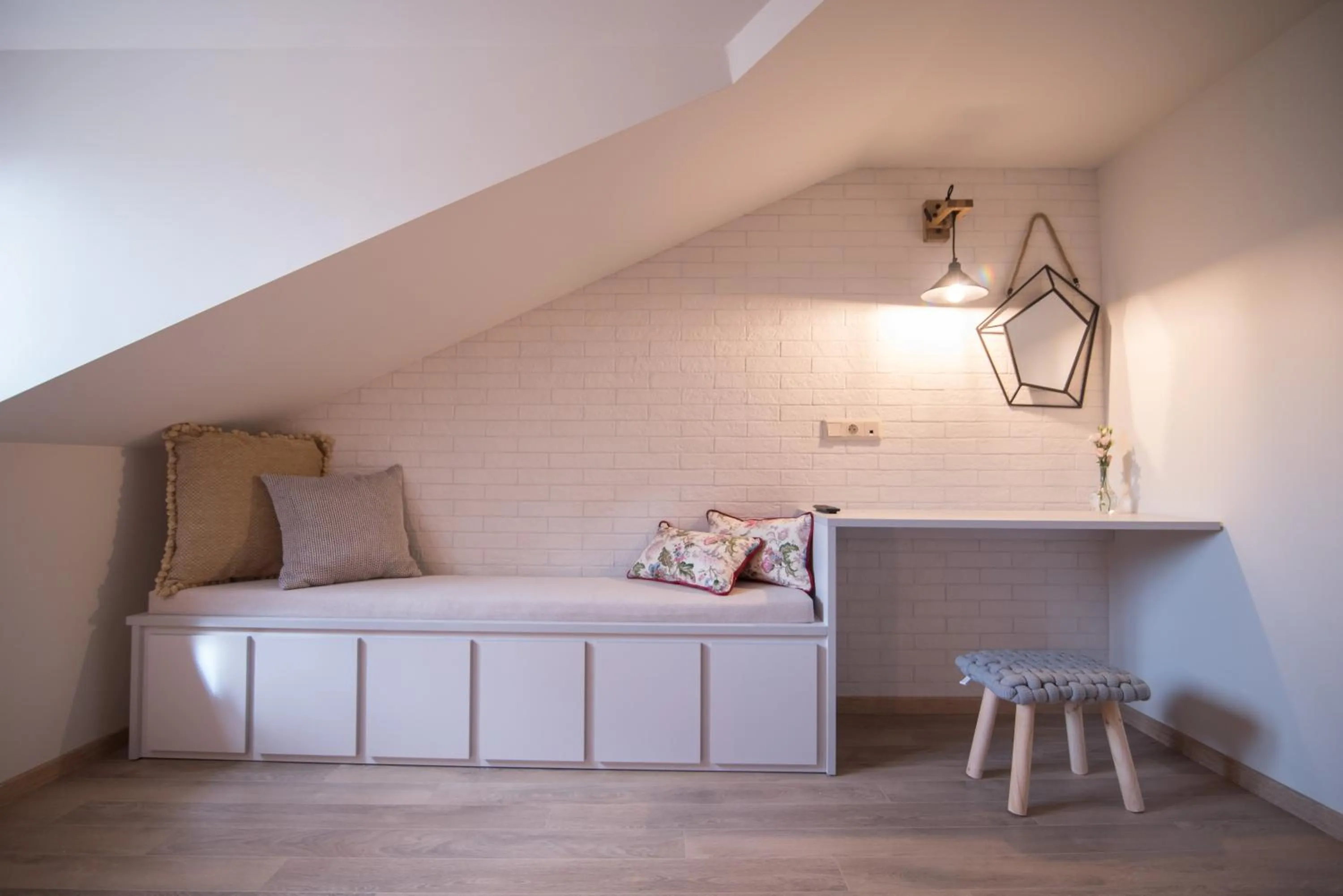 Seating area, Bed in Mythic Valley