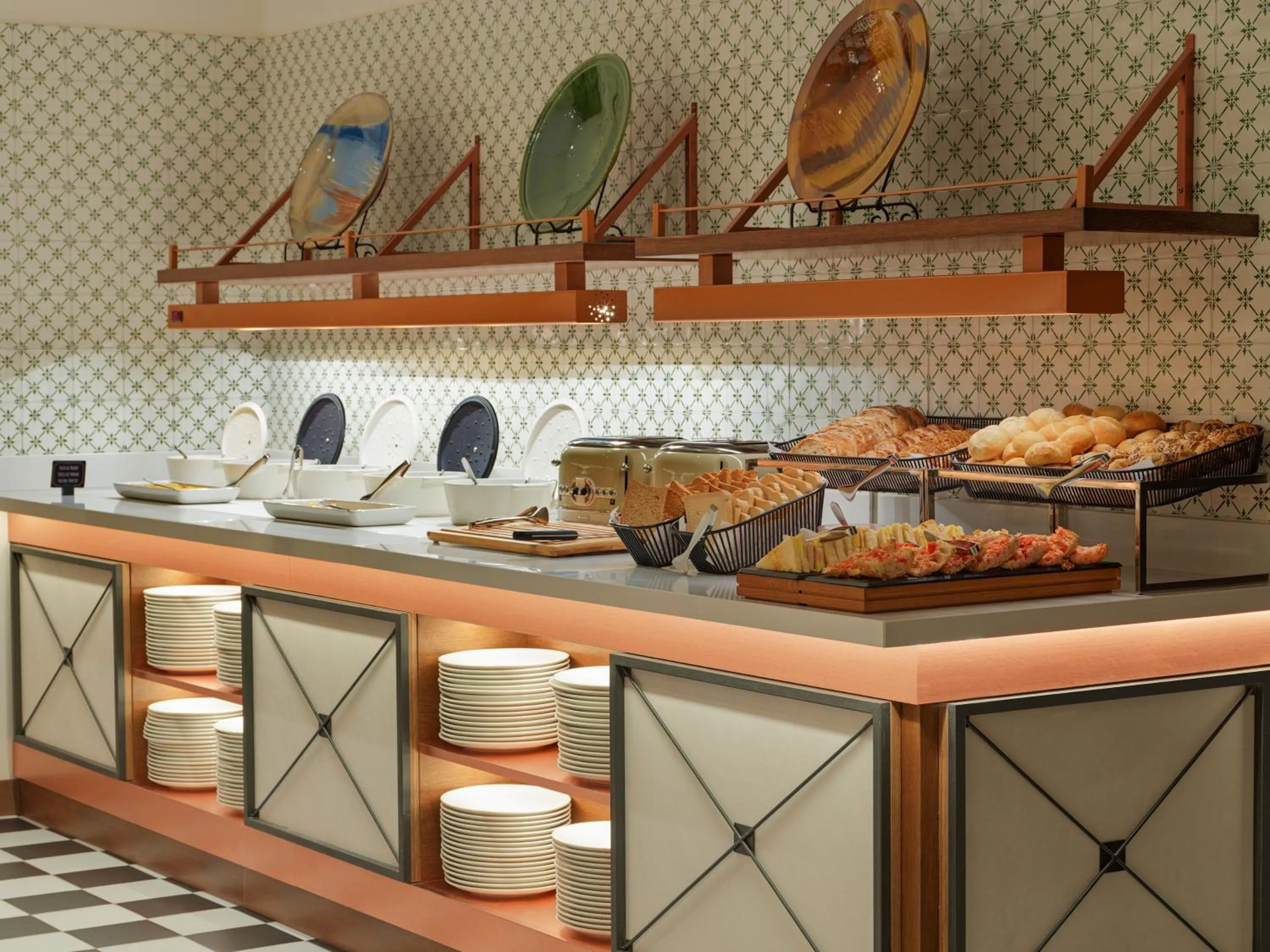 Restaurant/places to eat in H10 Casanova