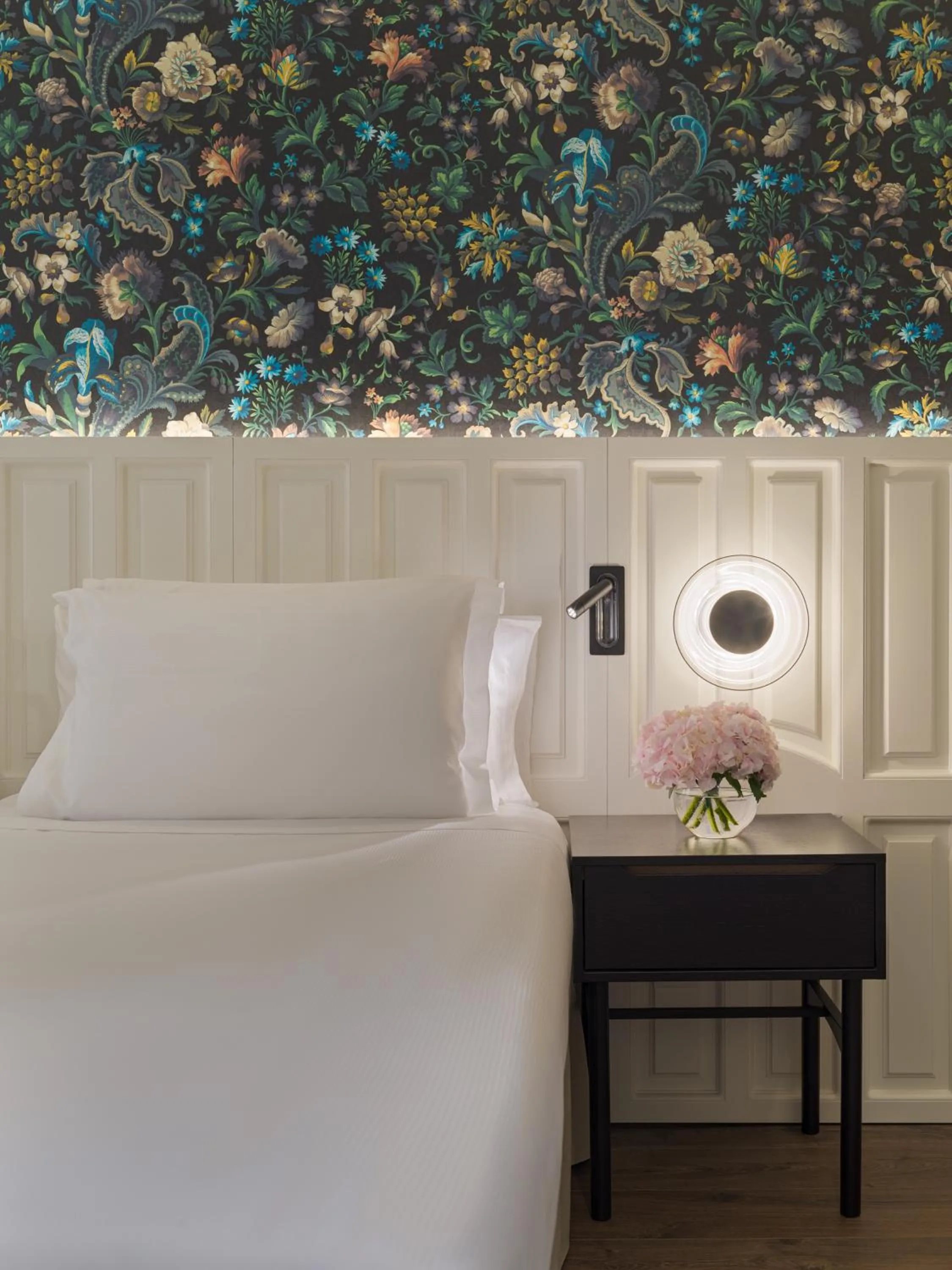 Decorative detail, Bed in H10 Casanova