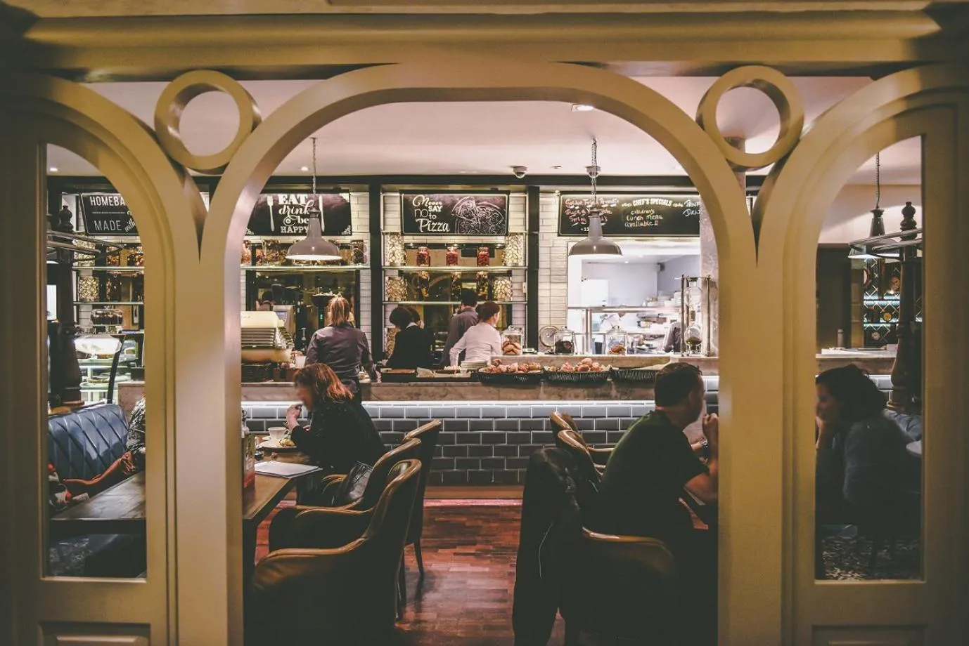 Restaurant/places to eat in Dinn Rí Hotel