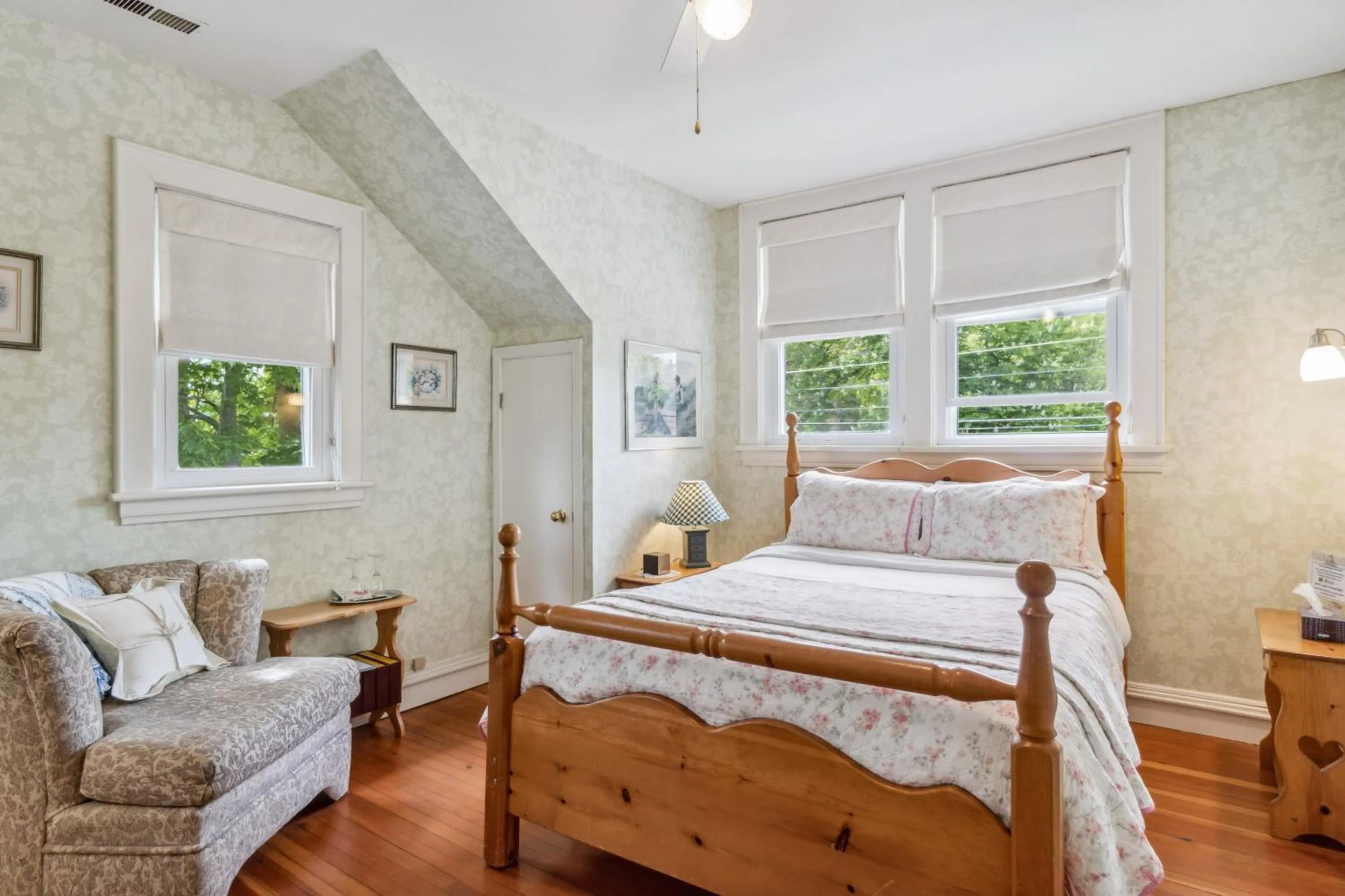 Bedroom, Bed in Farmhouse Inn B&B