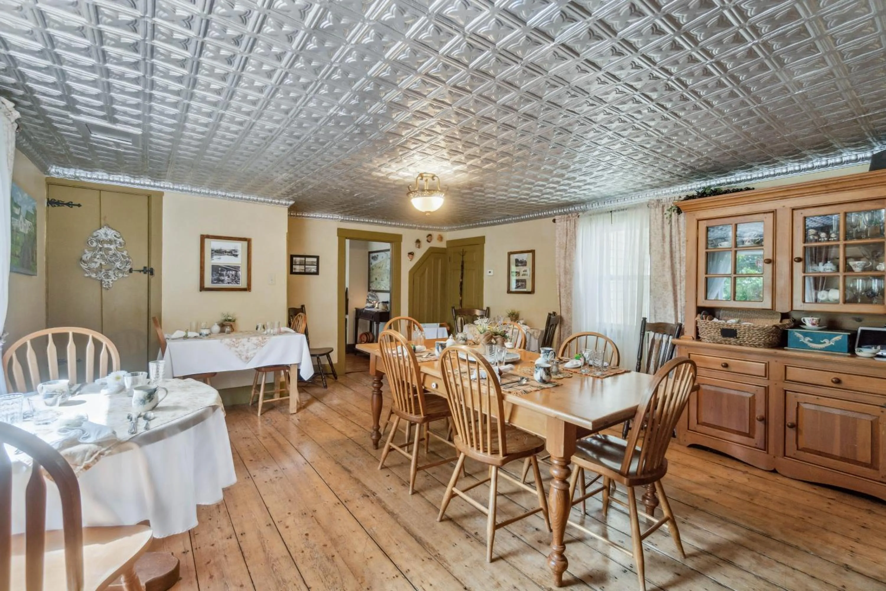 Breakfast in Farmhouse Inn B&B