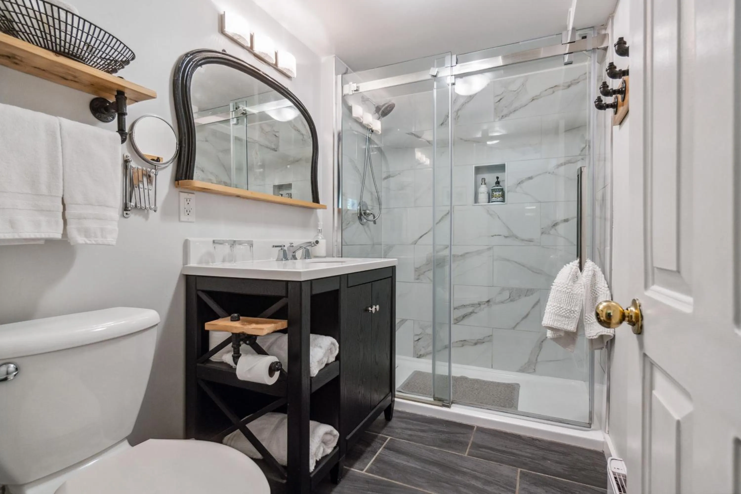 Bathroom in Farmhouse Inn B&B