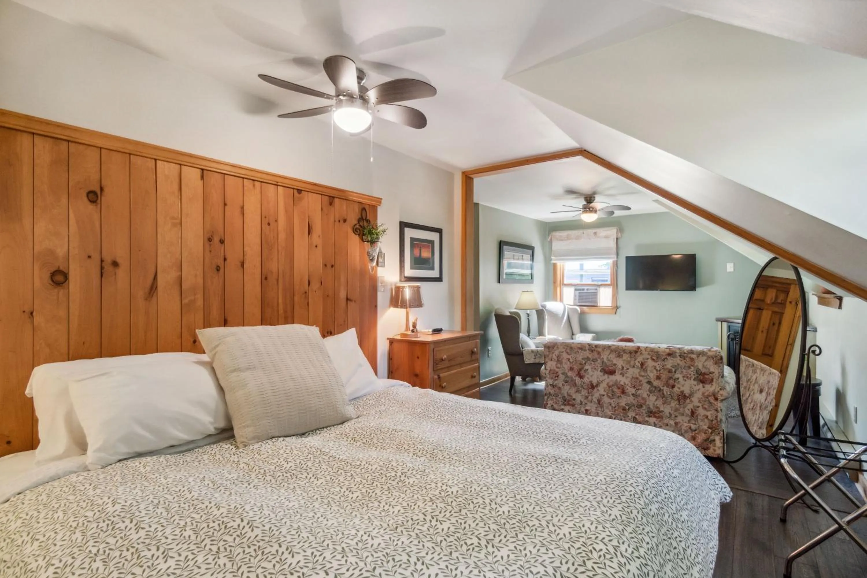 Bedroom, Bed in Farmhouse Inn B&B