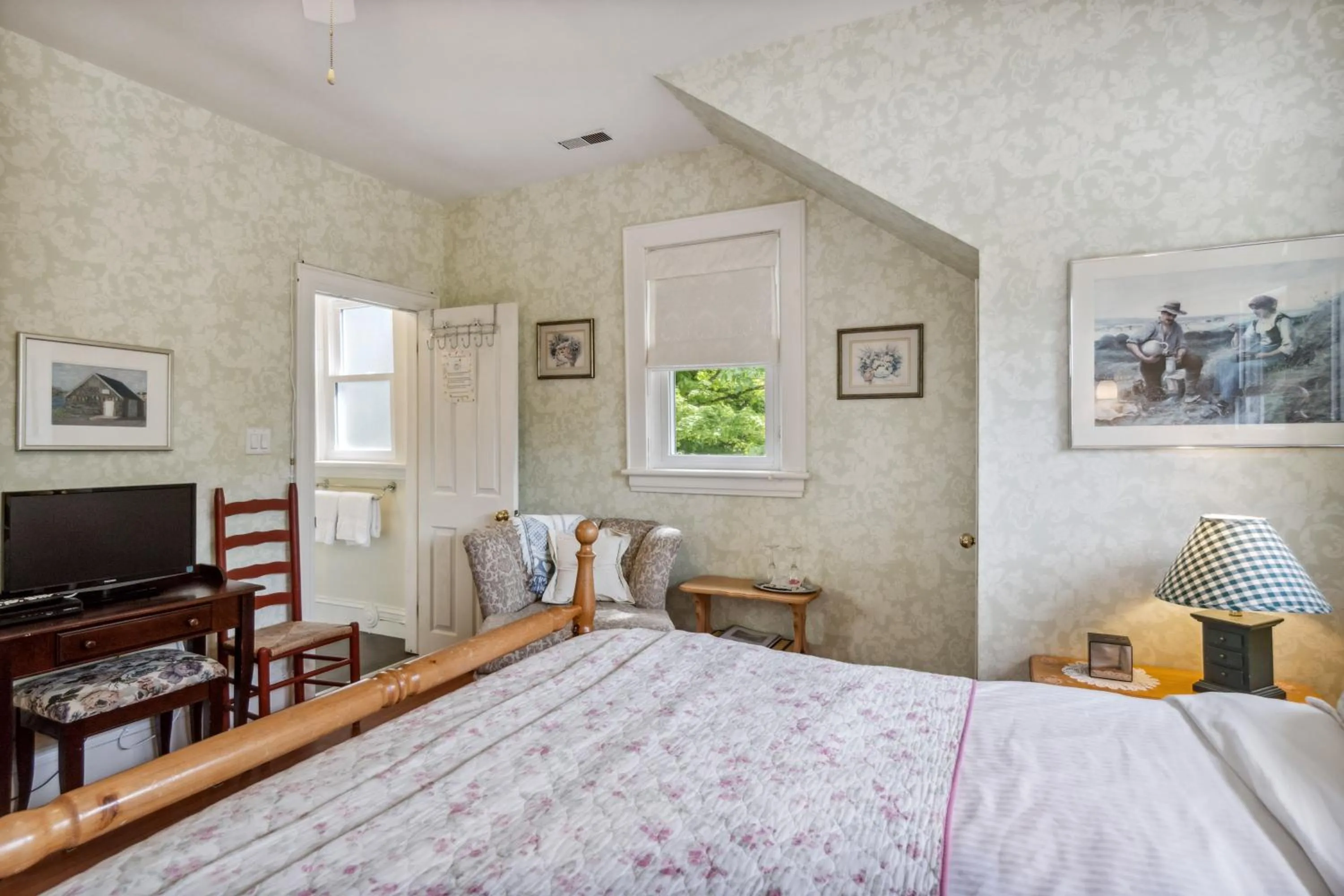 Bedroom, Bed in Farmhouse Inn B&B