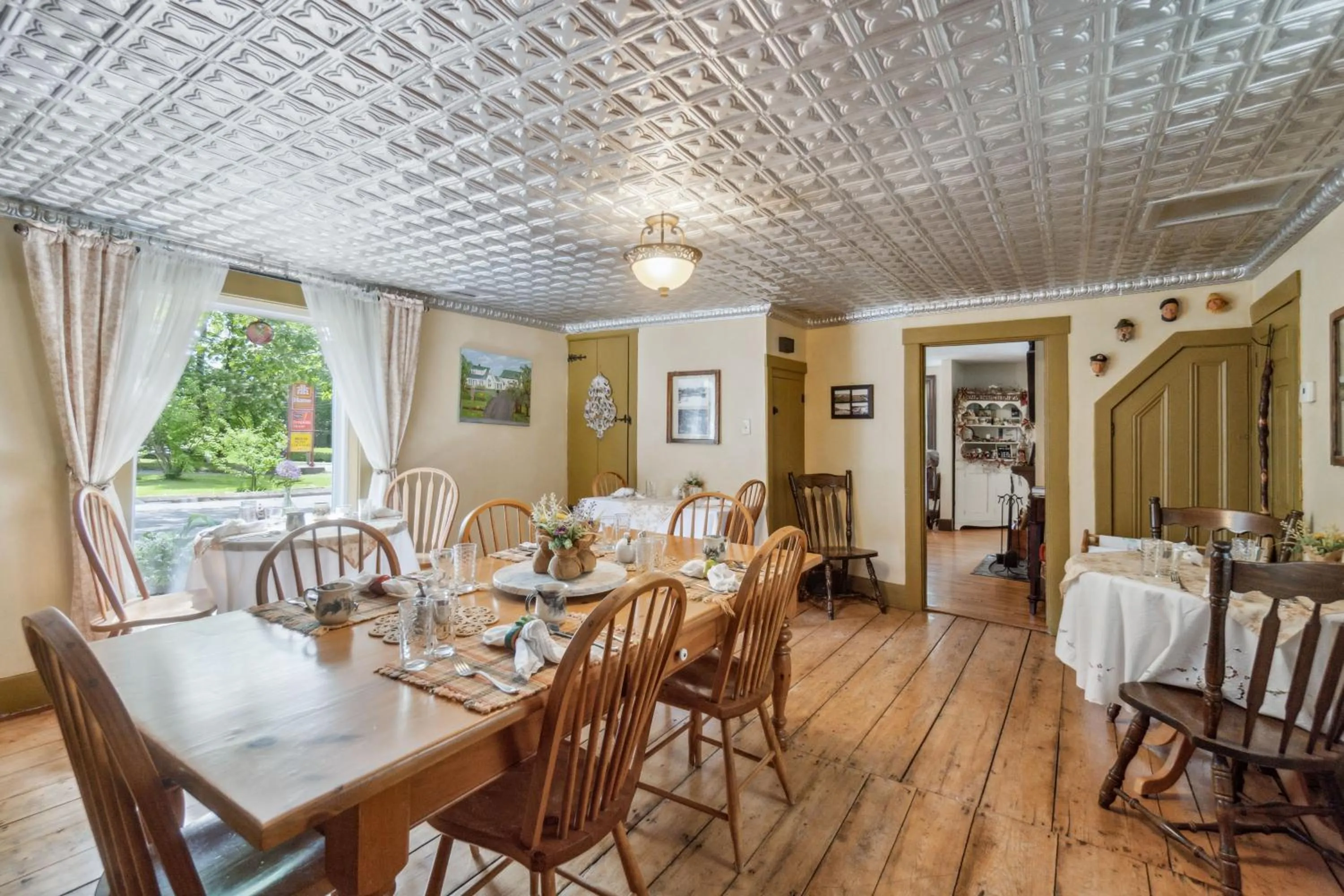 Breakfast in Farmhouse Inn B&B