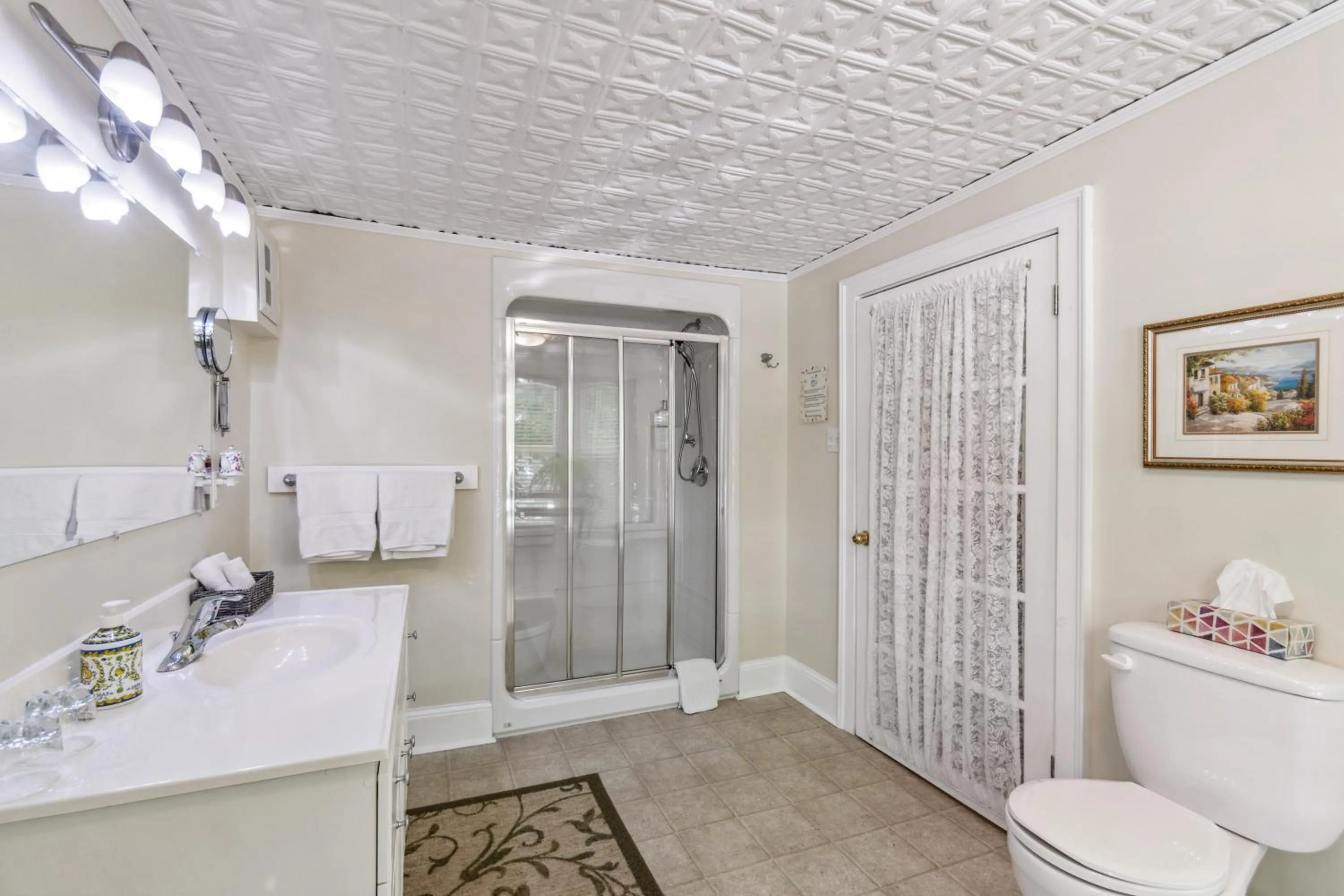 Bathroom in Farmhouse Inn B&B