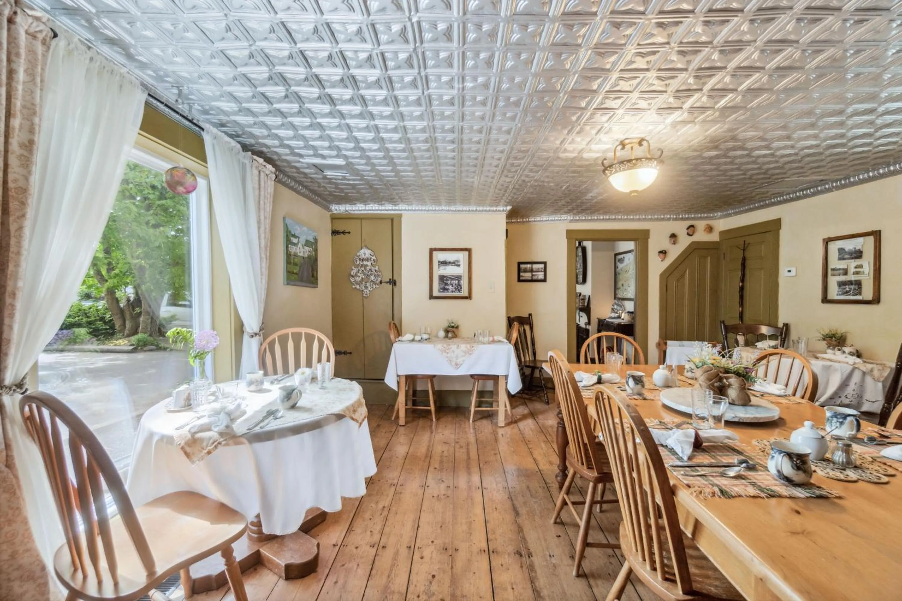 Breakfast in Farmhouse Inn B&B