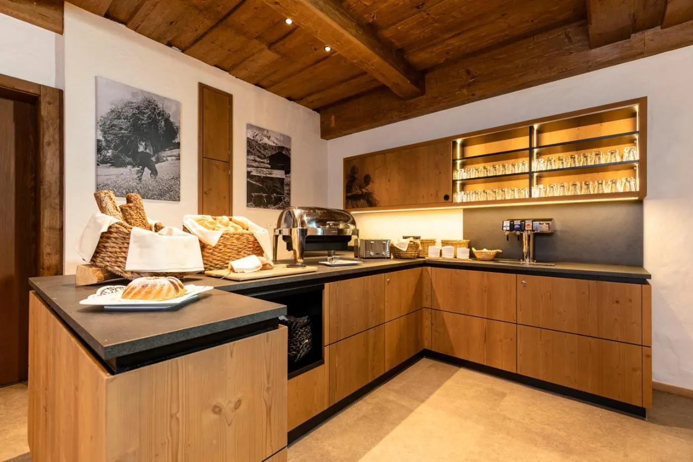 Buffet breakfast in Hotel Stockerwirt