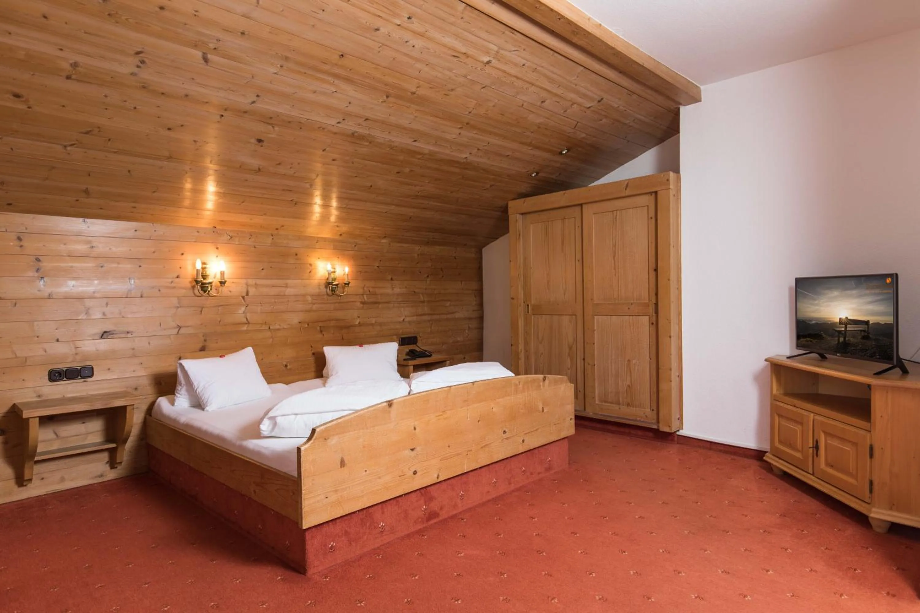 Photo of the whole room, Bed in Hotel Stockerwirt
