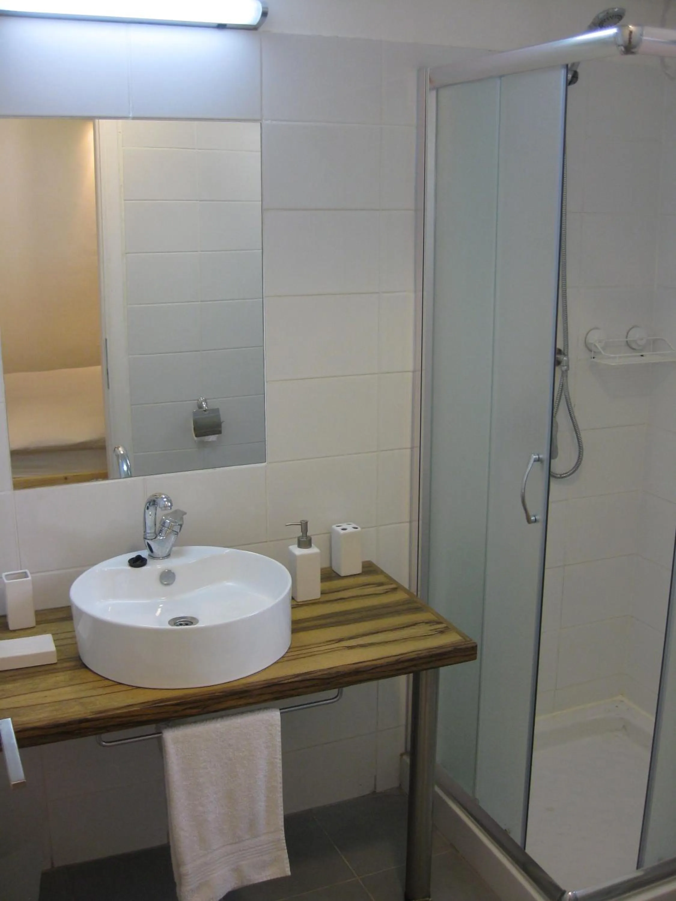 Bathroom in G38 Rental Apartment Building