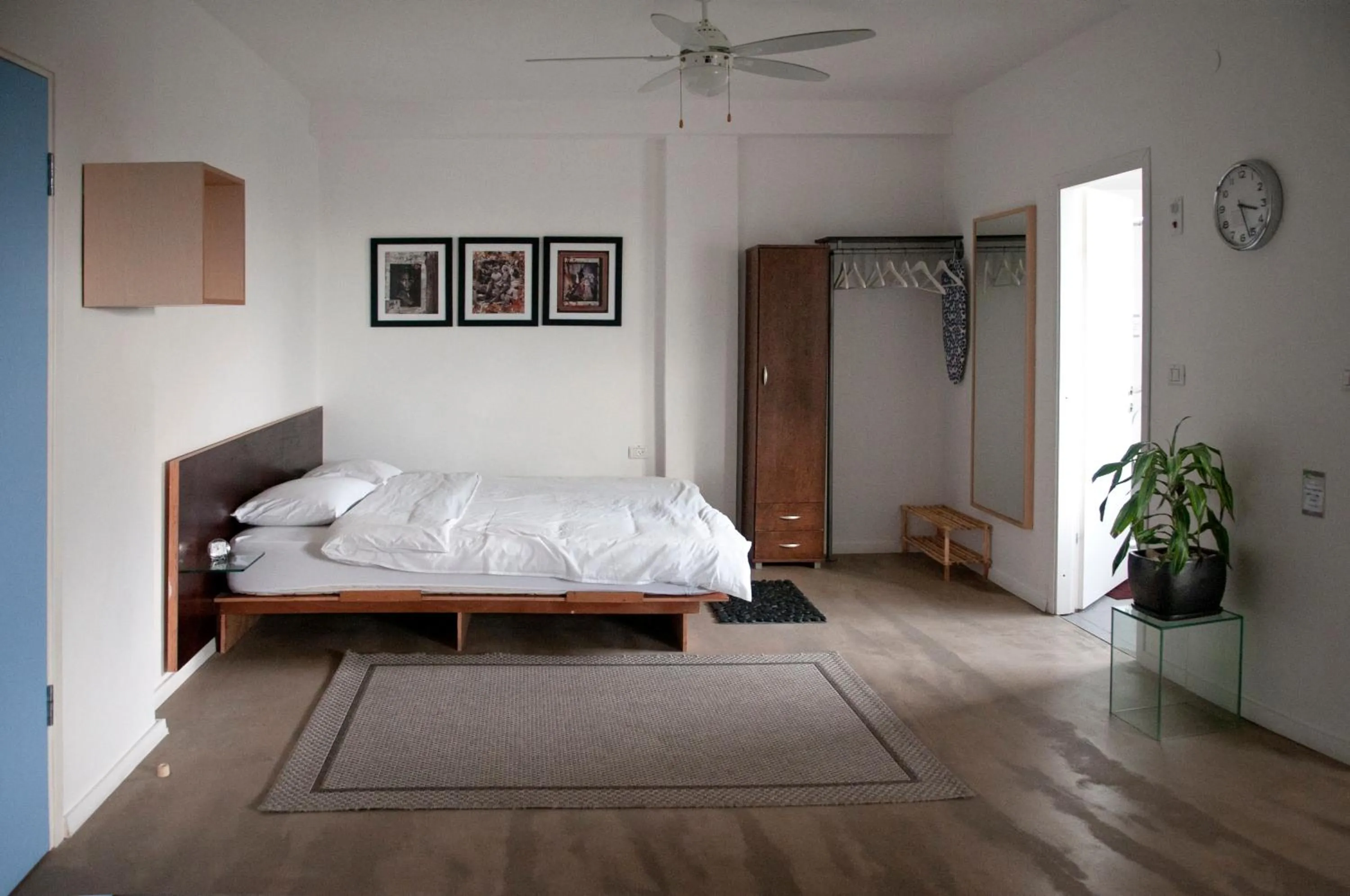 Bed in G38 Rental Apartment Building