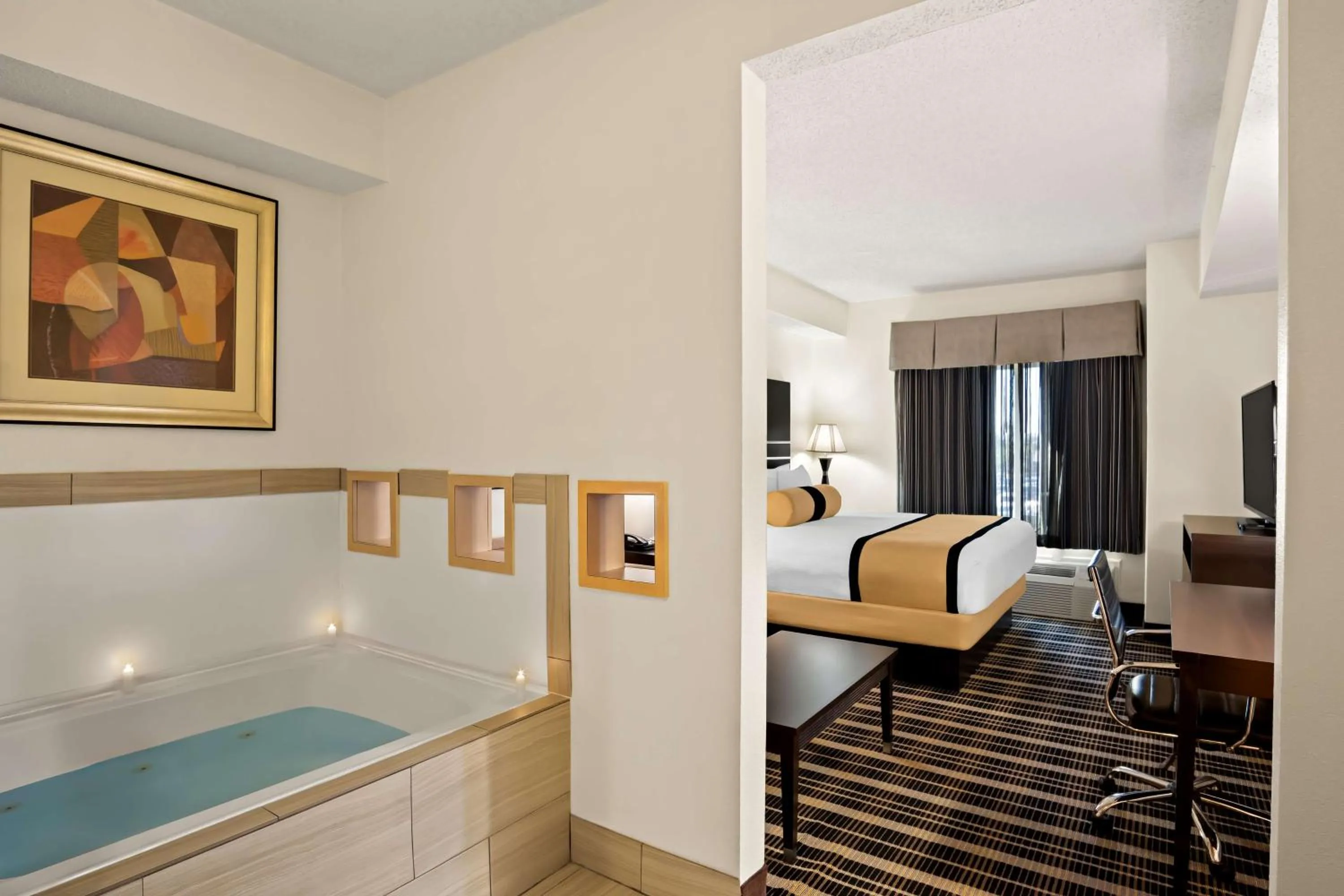 Bedroom, Bed in Best Western Plus Rockwall Inn & Suites